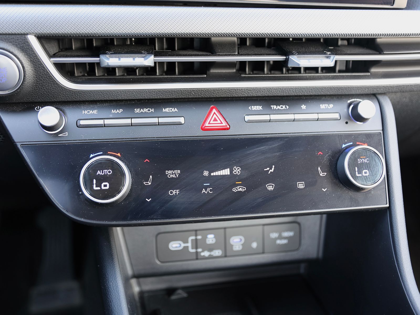 2024 Hyundai Sonata Hybrid SEL - Photo 22
