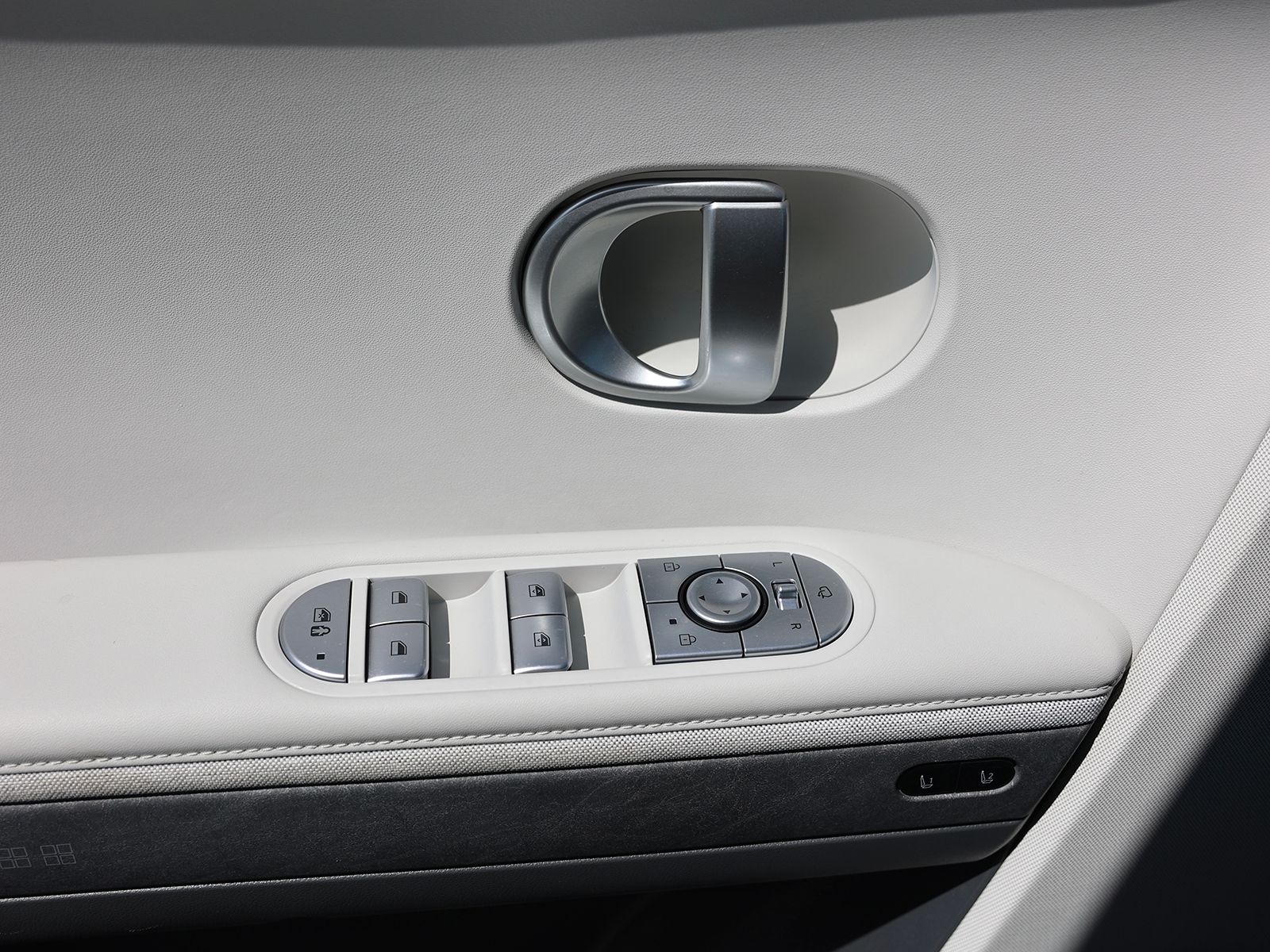 2023 Hyundai IONIQ 5 Limited - Photo 33