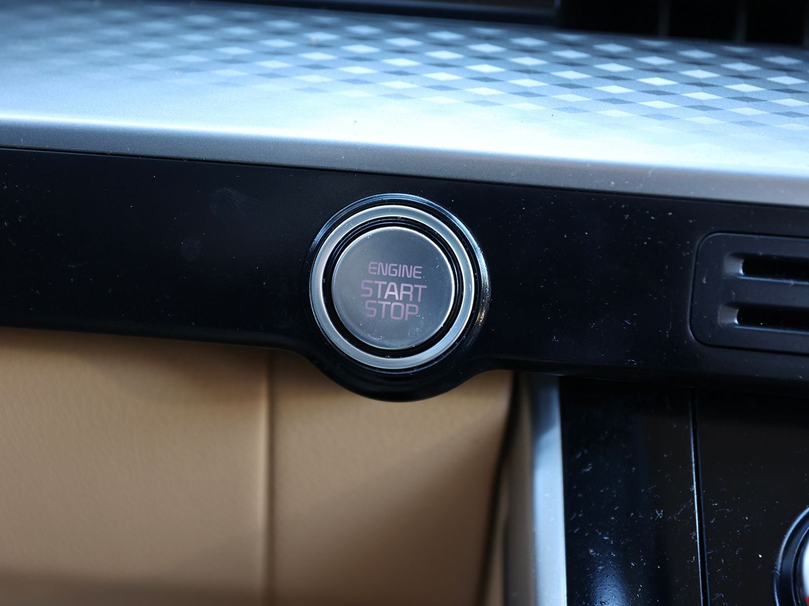 2024 Kia Carnival LX Seat Pkg - Photo 27