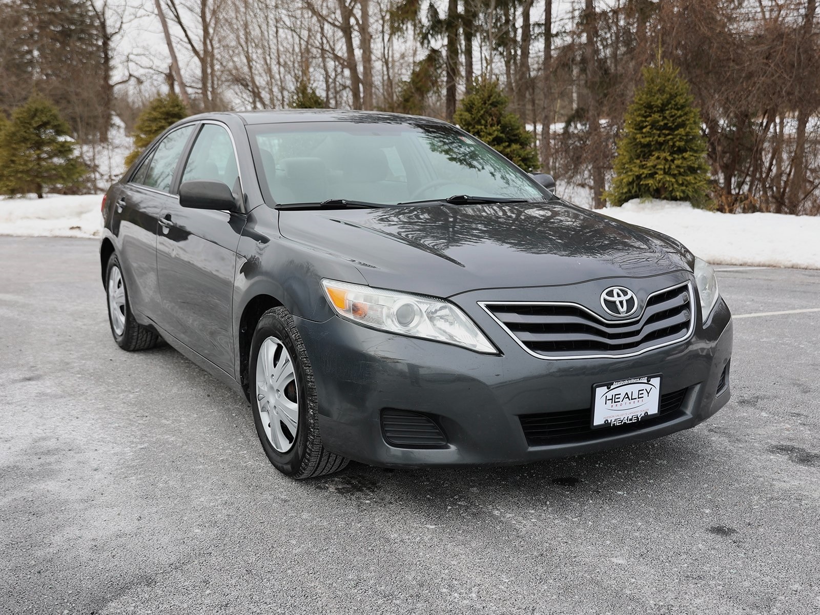 2010 Toyota Camry LE's photo