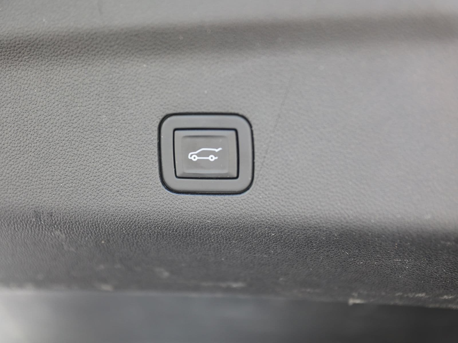 2023 Chevrolet Suburban Z71 - Photo 17