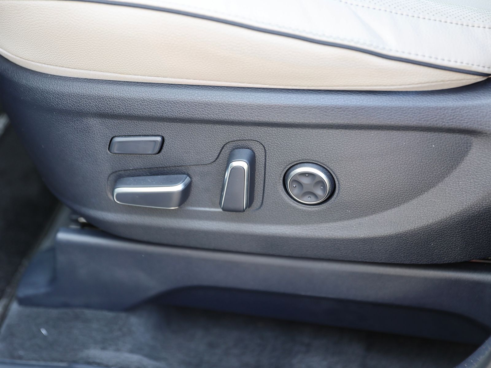 2023 Hyundai Palisade Limited - Photo 18