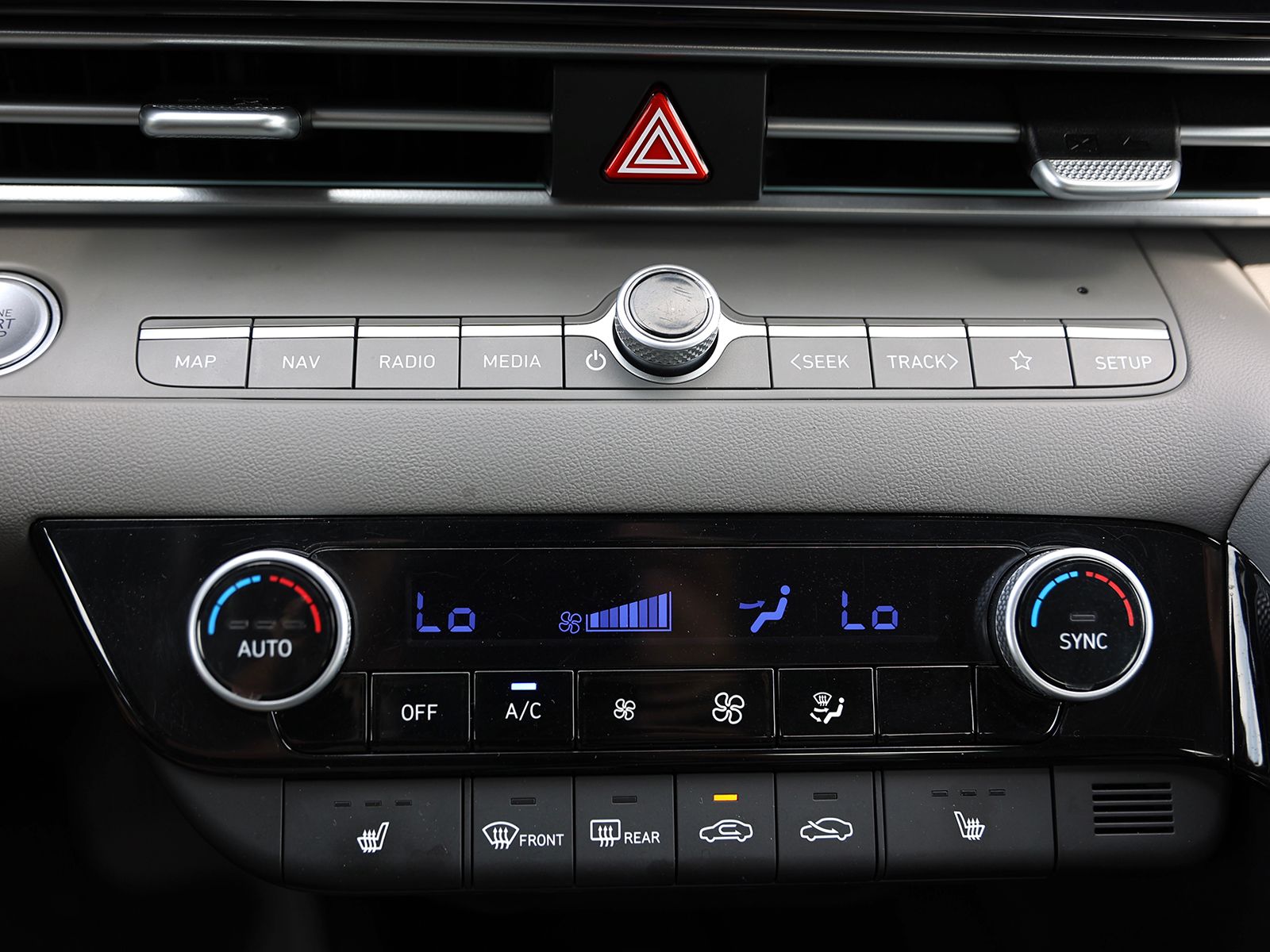 2025 Hyundai Elantra SEL - Photo 23
