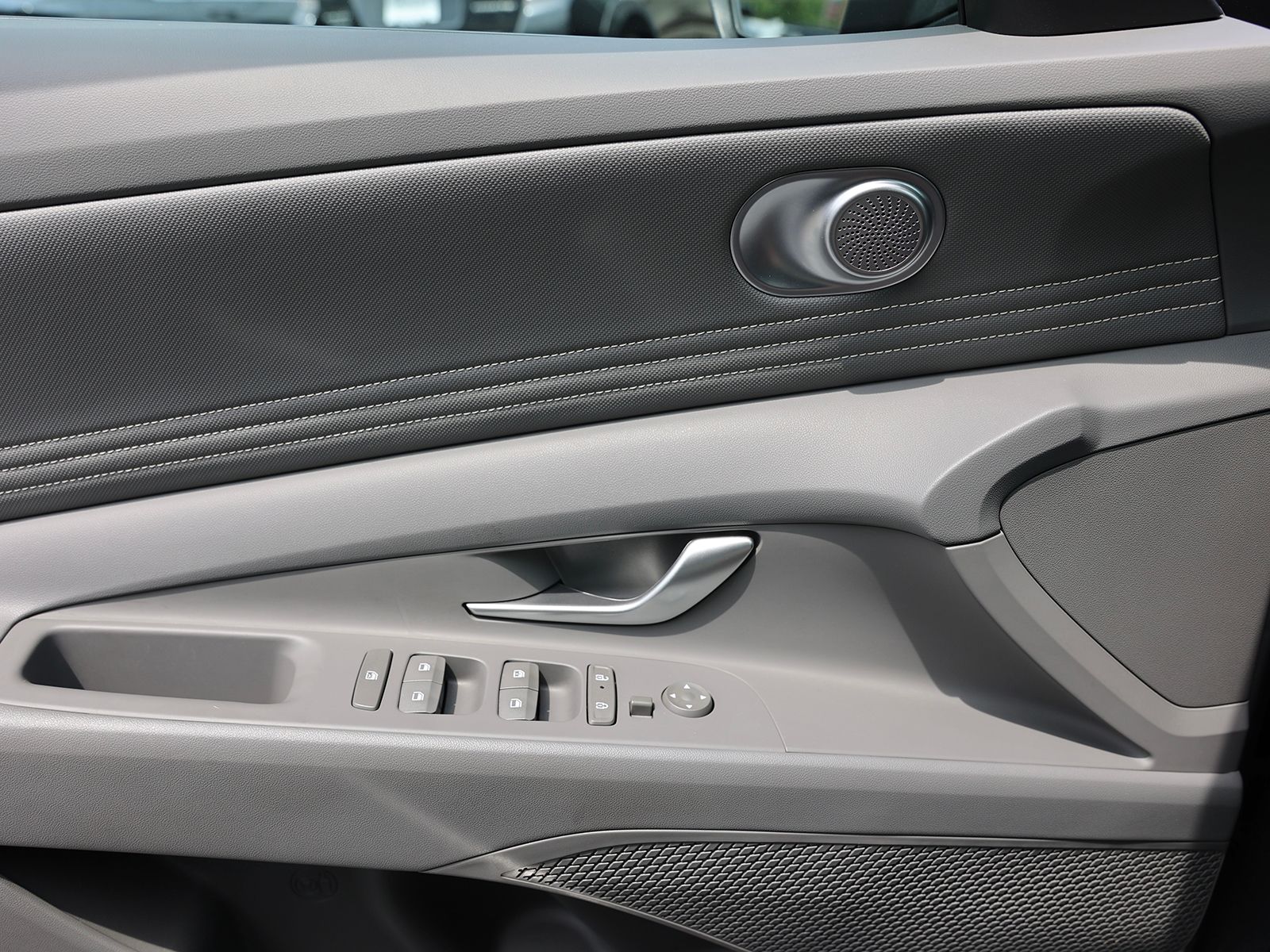 2025 Hyundai Elantra SEL - Photo 32