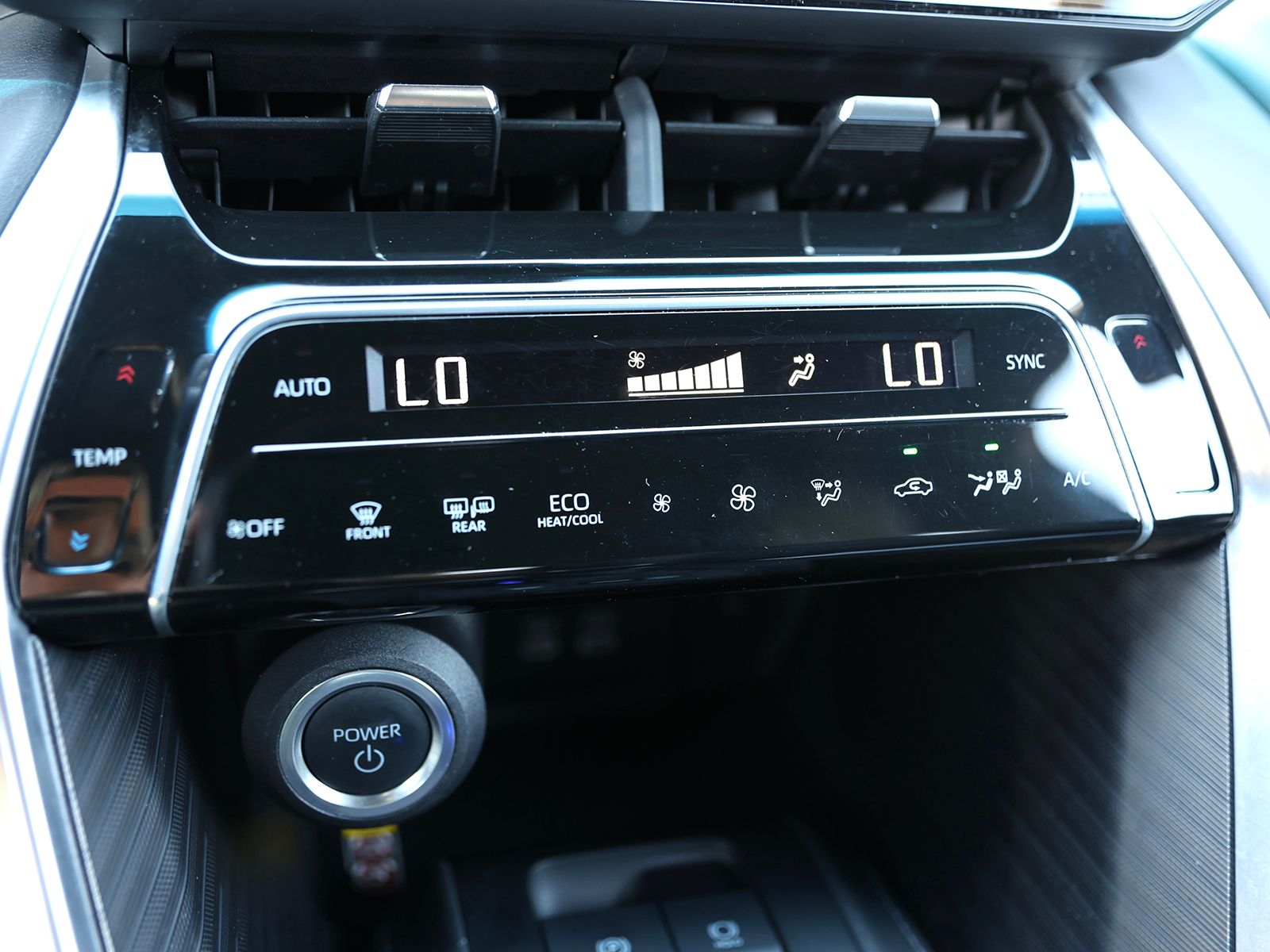 2024 Toyota Venza XLE - Photo 26