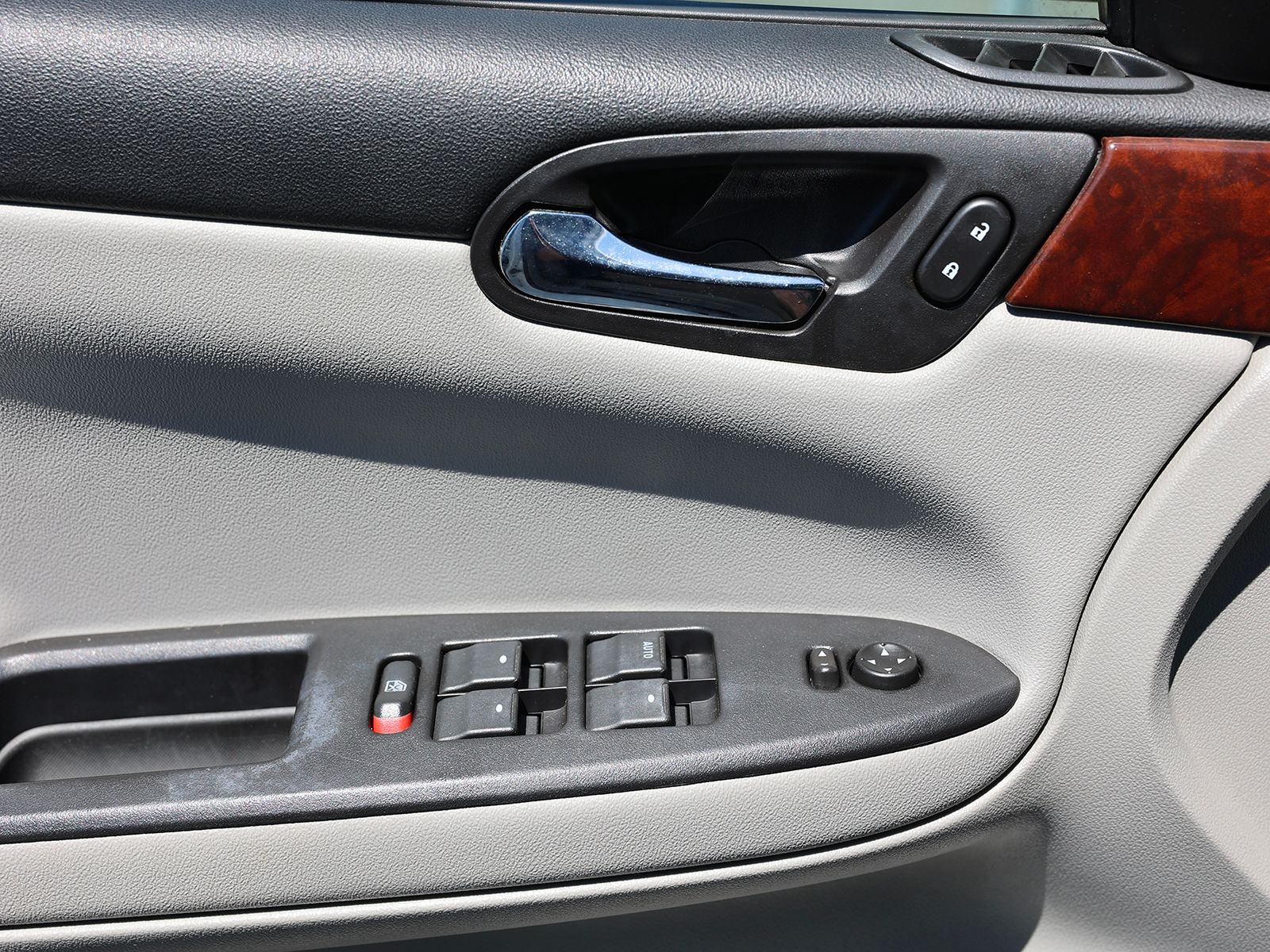 2010 Chevrolet Impala LT - Photo 28