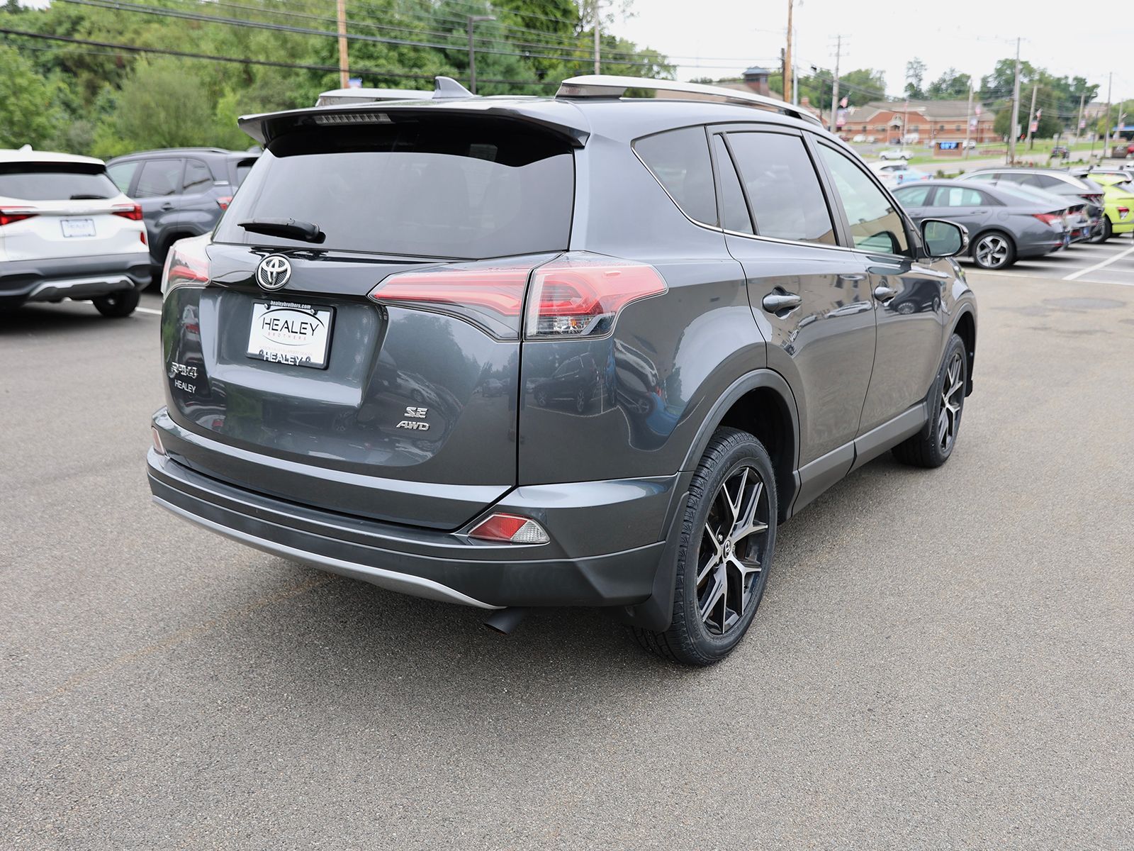 2017 Toyota RAV4 SE - Photo 7