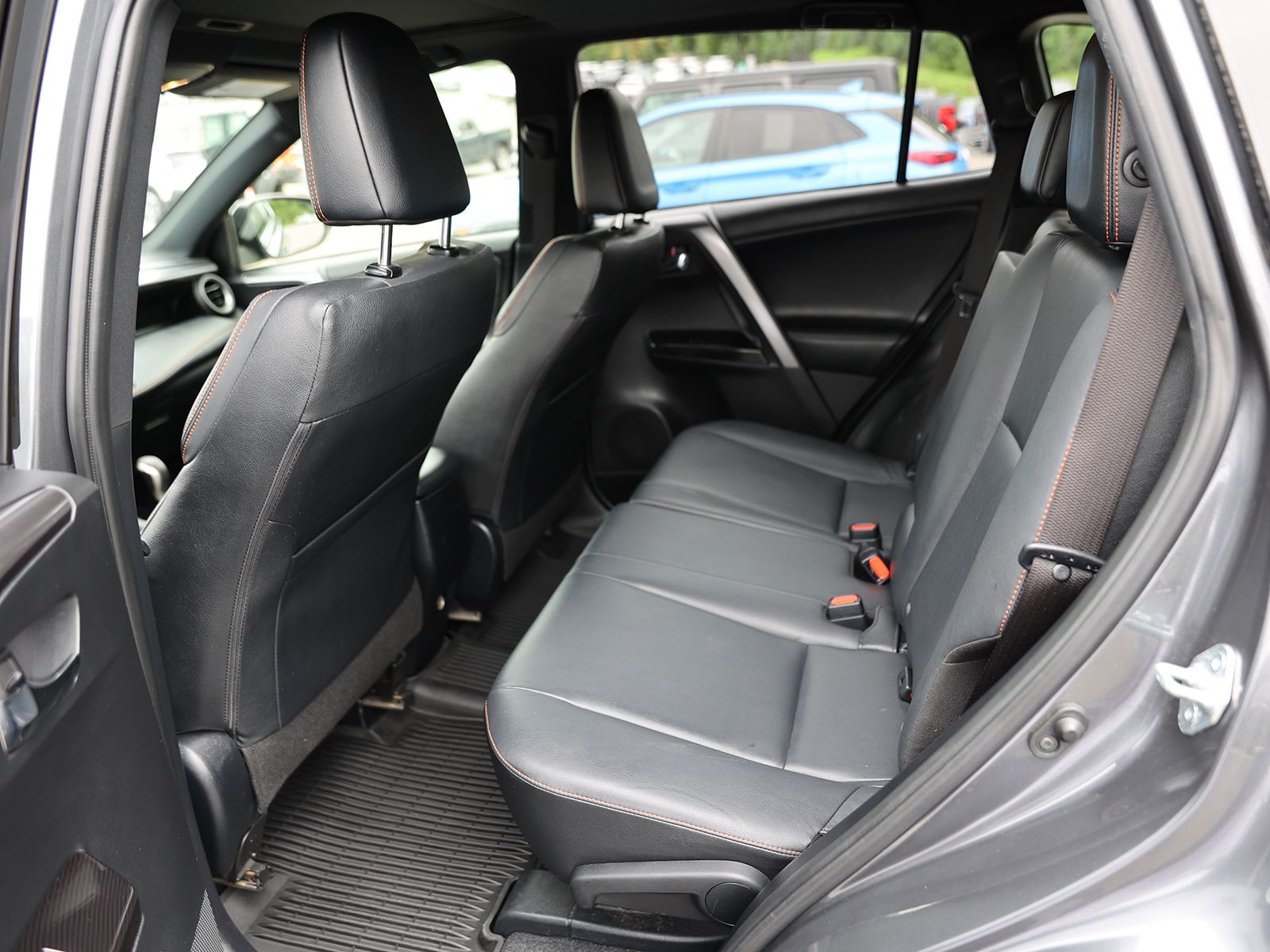 2017 Toyota RAV4 SE - Photo 21