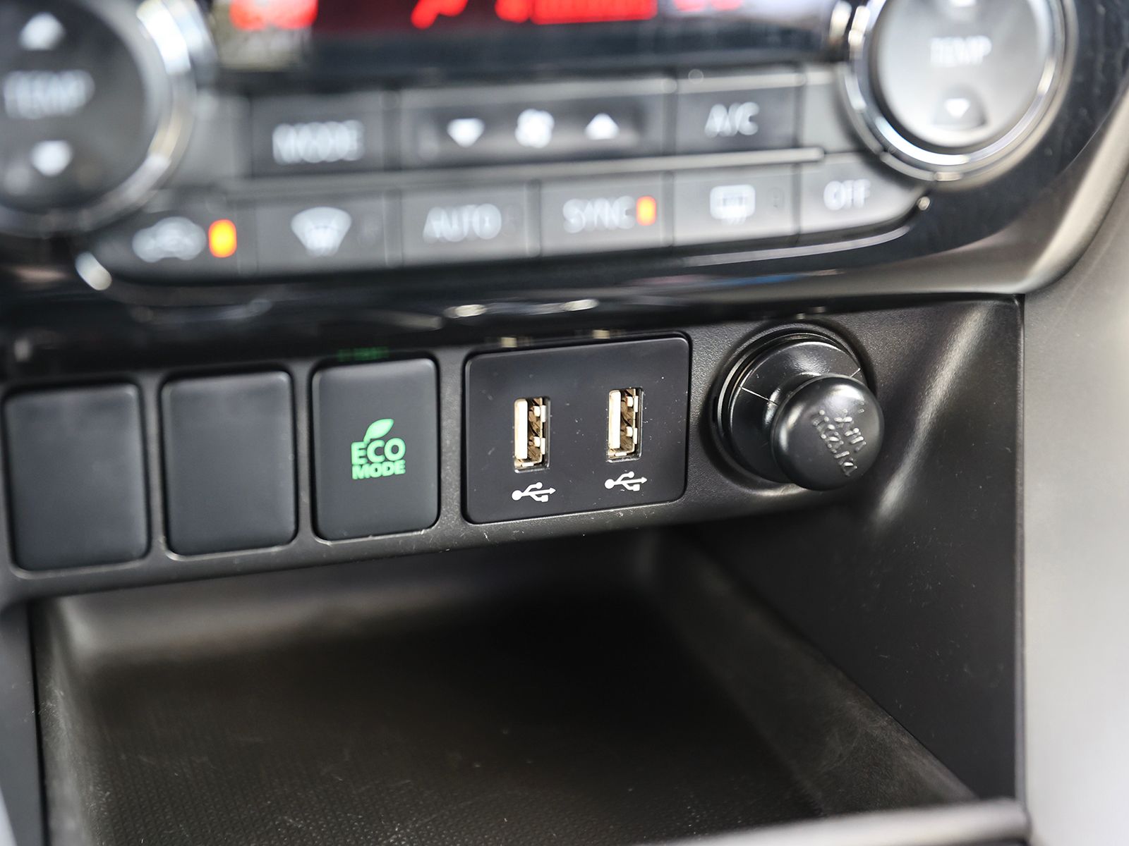 2024 Mitsubishi Eclipse Cross SE - Photo 28