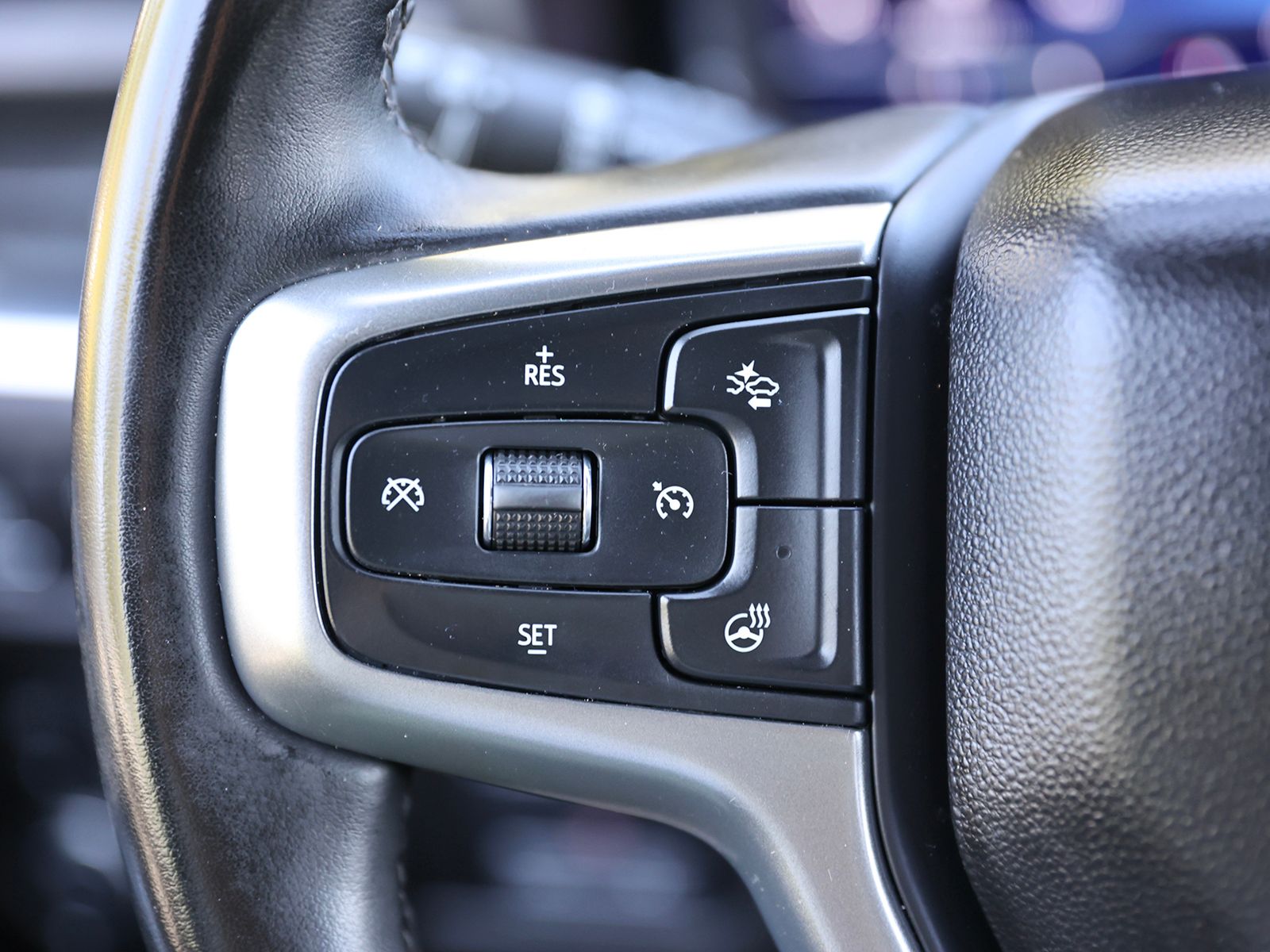 2023 Chevrolet Suburban Z71 - Photo 40
