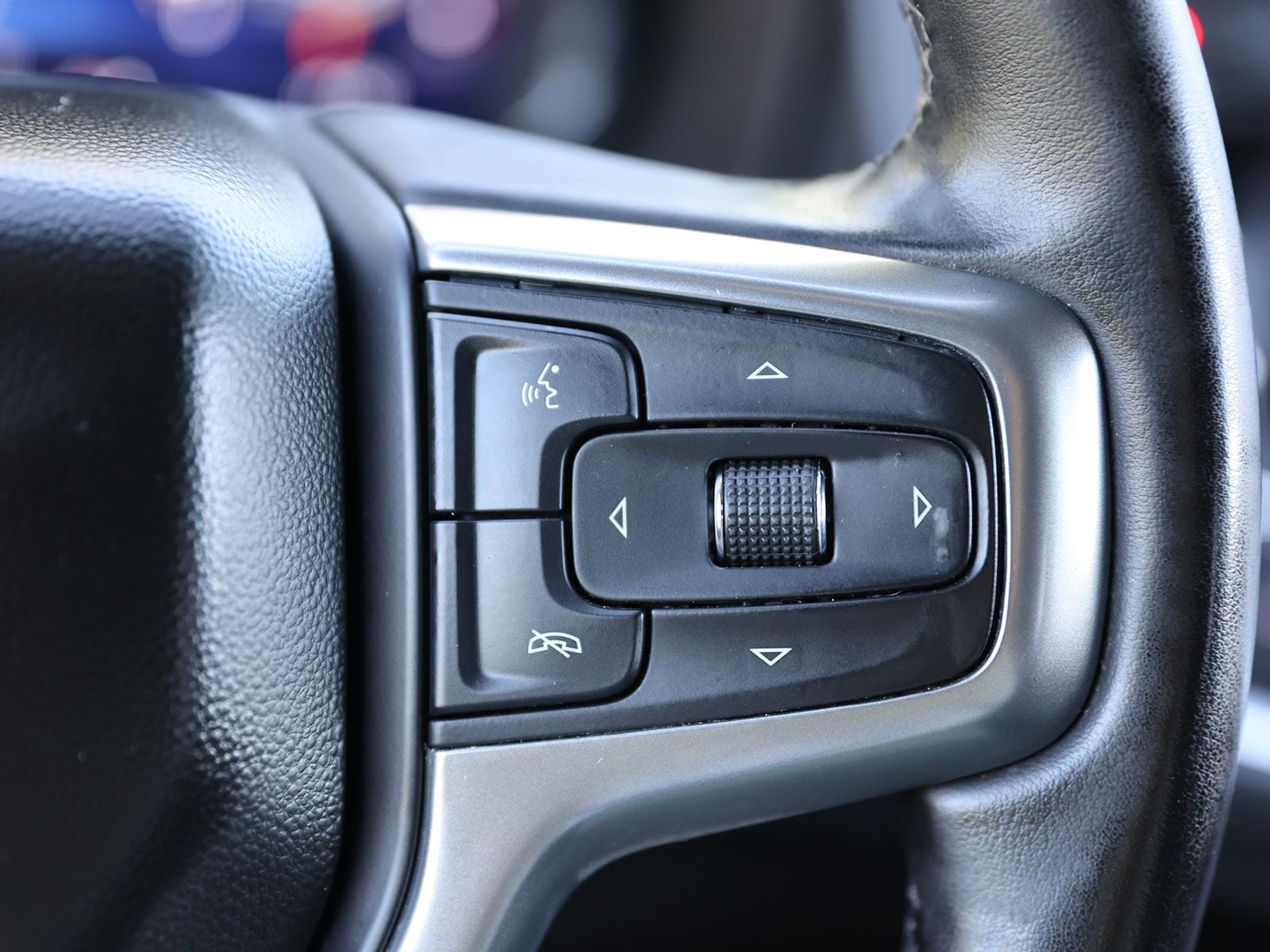 2023 Chevrolet Suburban Z71 - Photo 41