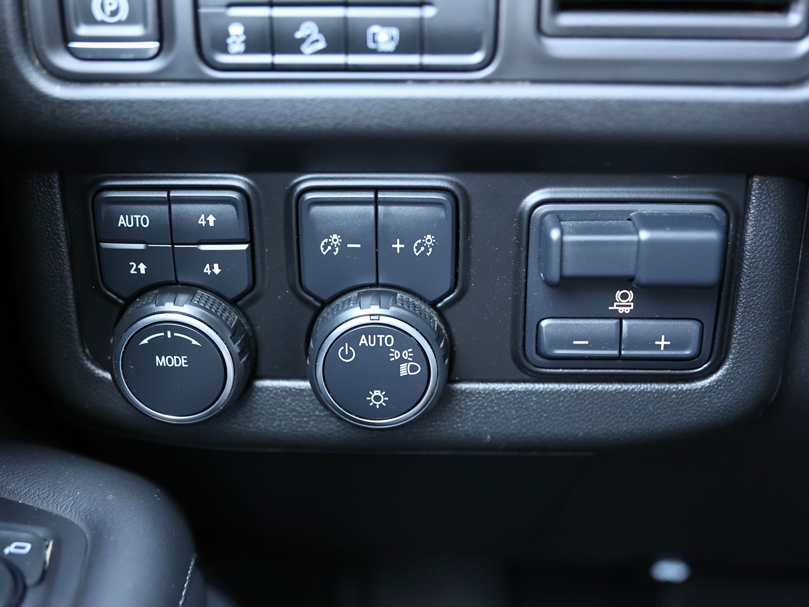 2023 Chevrolet Suburban Z71 - Photo 36