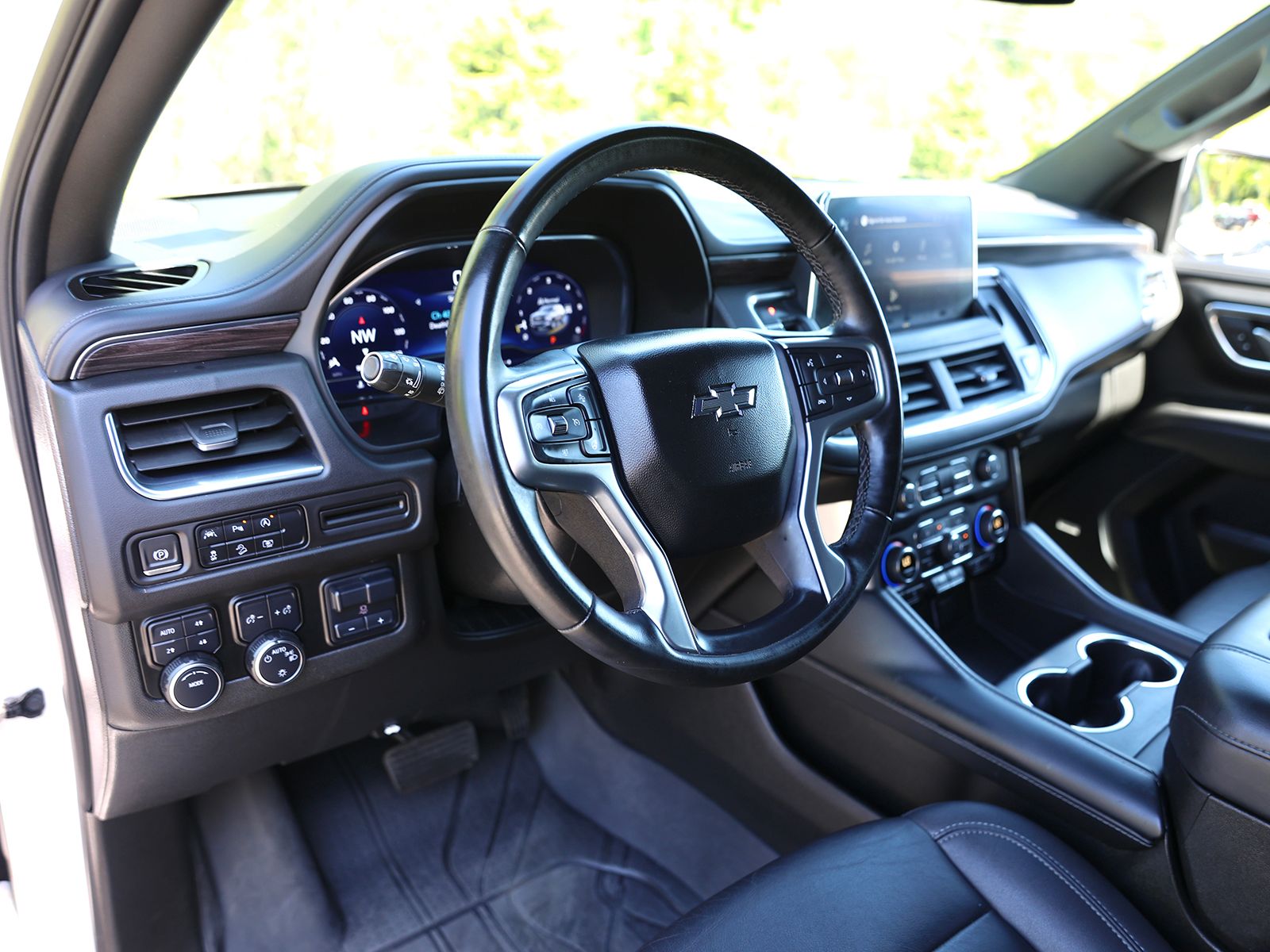 2023 Chevrolet Suburban Z71 - Photo 19