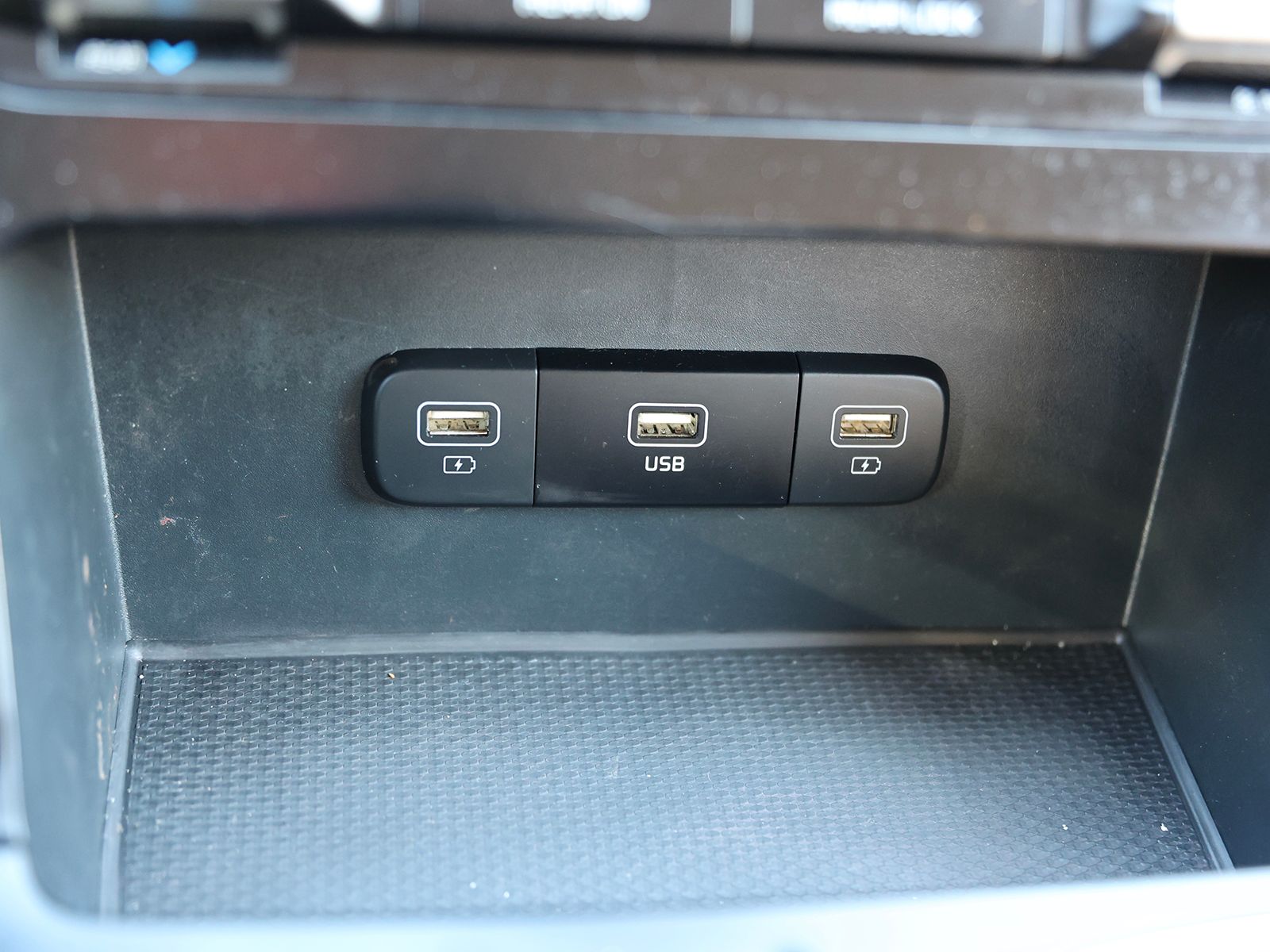 2024 Kia Carnival LX Seat Pkg - Photo 28