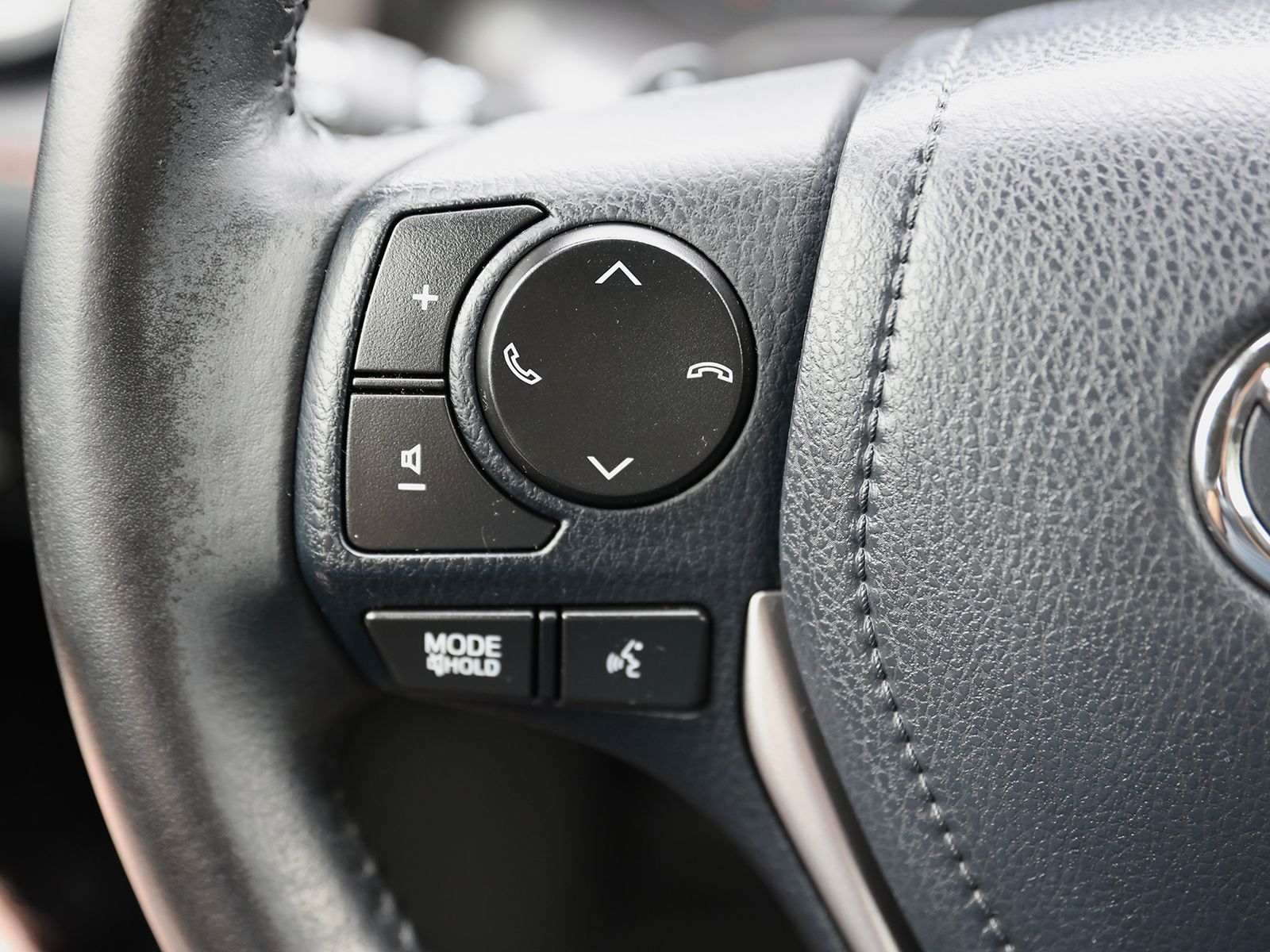 2017 Toyota RAV4 SE - Photo 36