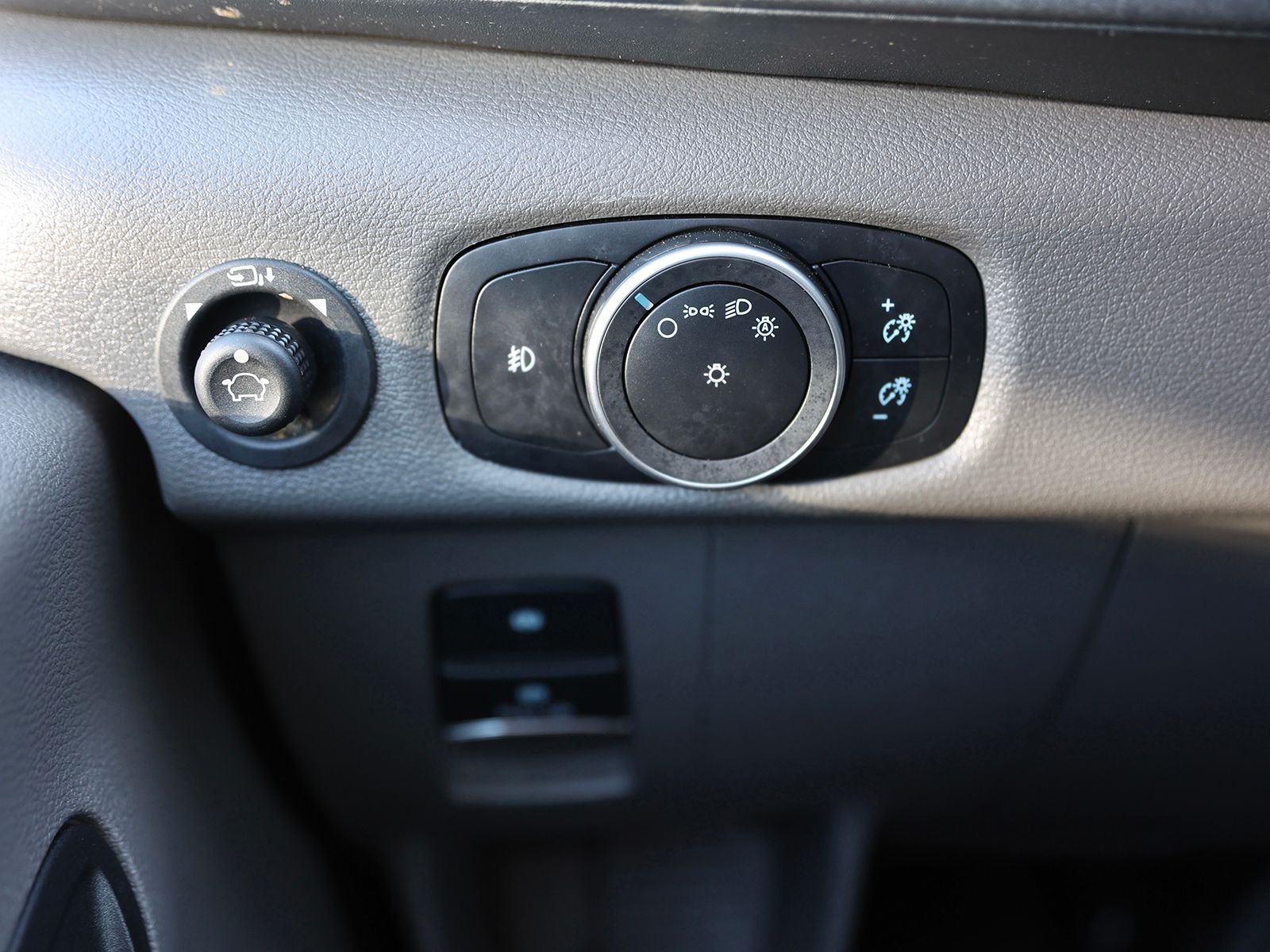 2025 Ford Transit Passenger Van XLT - Photo 31