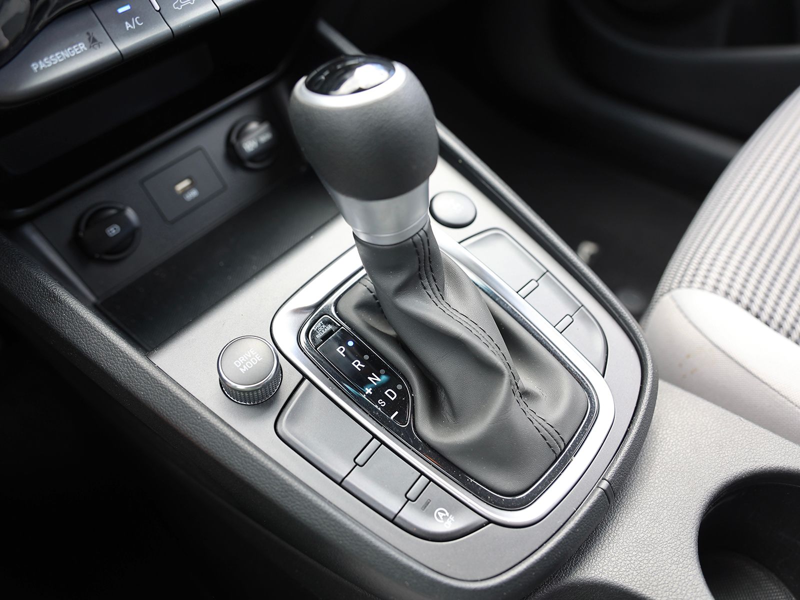 2023 Hyundai Kona SE - Photo 29