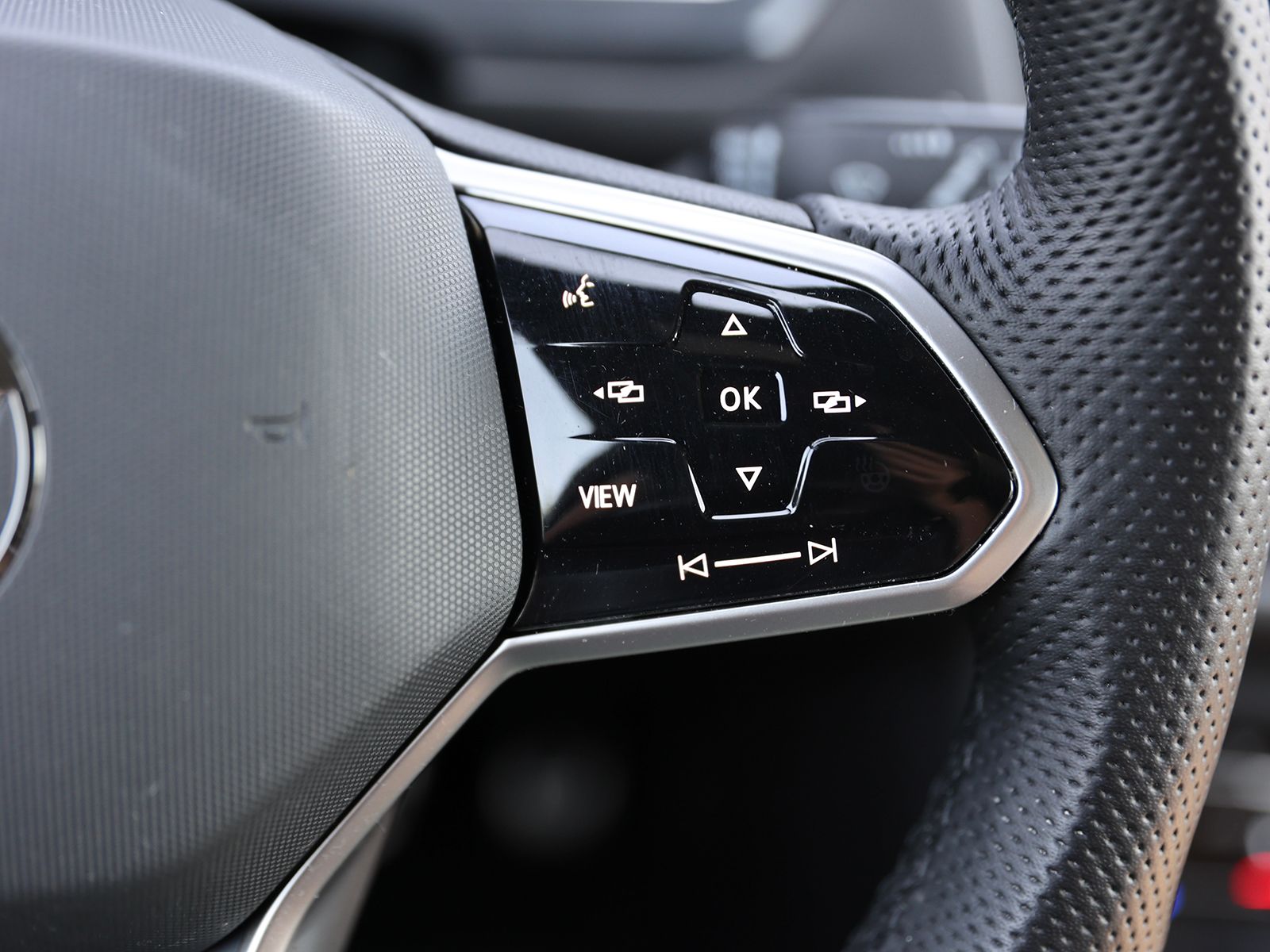 2022 Volkswagen Tiguan SE R-LINE BLACK - Photo 38