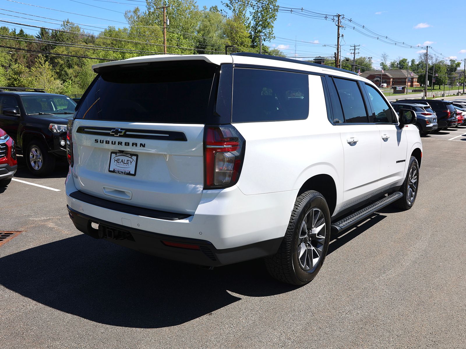 2023 Chevrolet Suburban Z71 - Photo 7