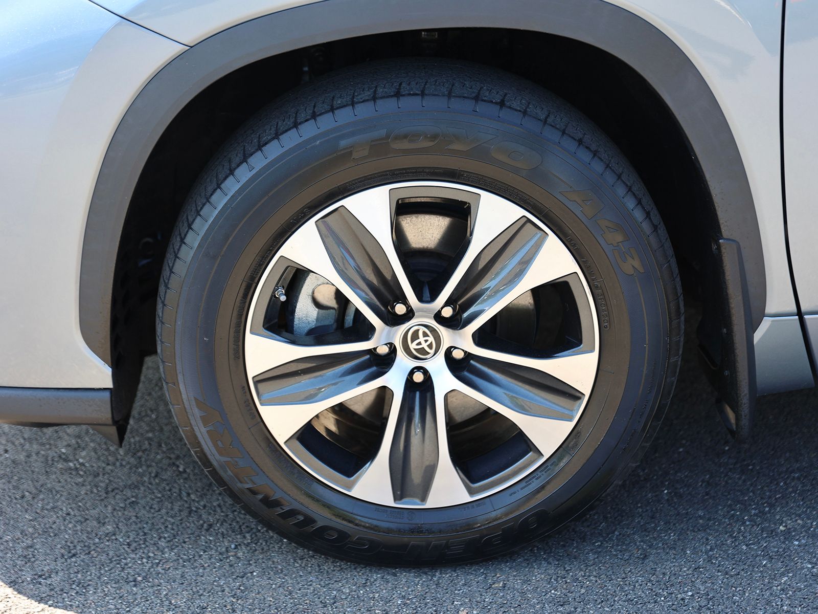 2020 Toyota Highlander XLE - Photo 14