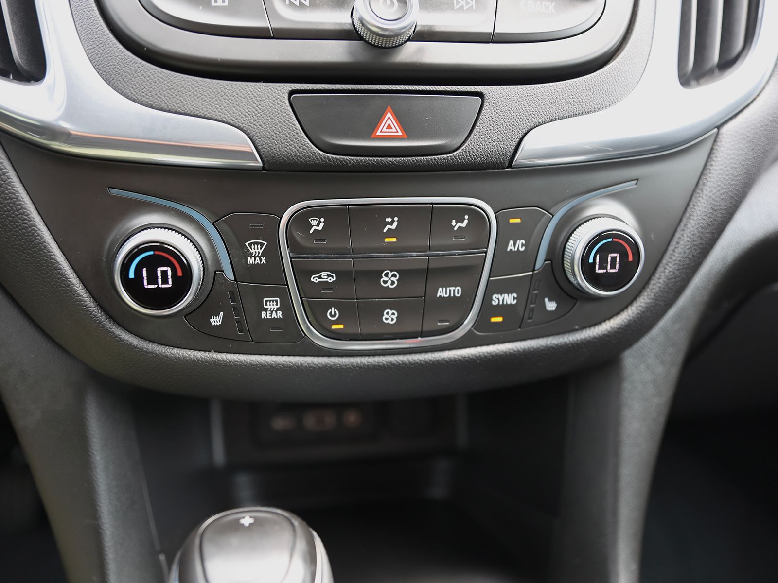 2020 Chevrolet Equinox LT - Photo 26
