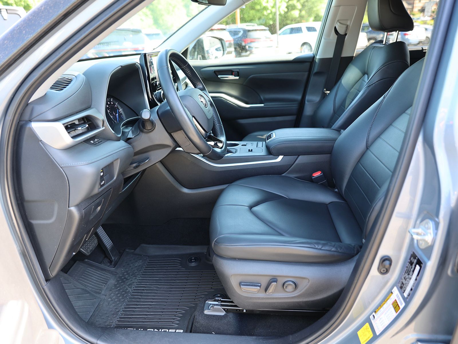 2020 Toyota Highlander XLE - Photo 21