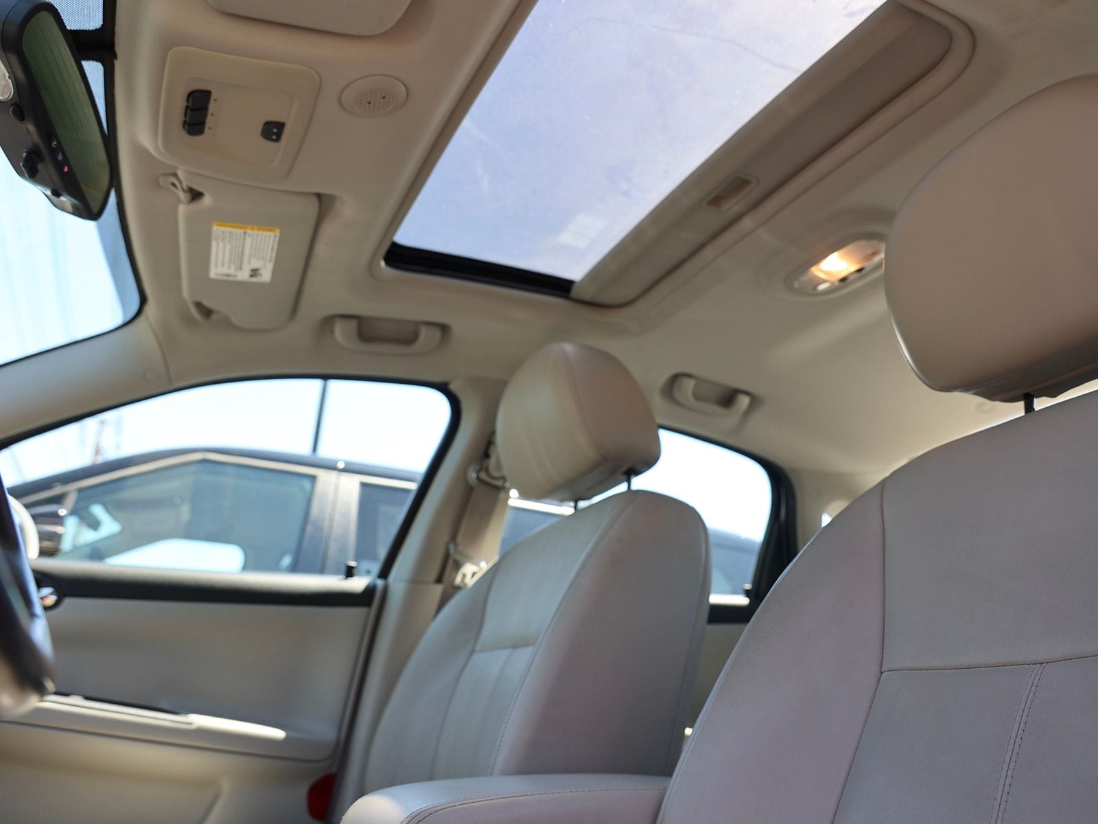2010 Chevrolet Impala LT - Photo 18