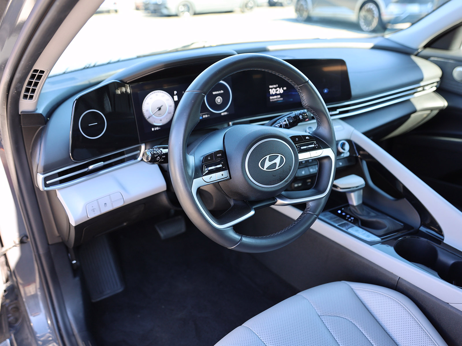 2025 Hyundai Elantra Limited - Photo 14