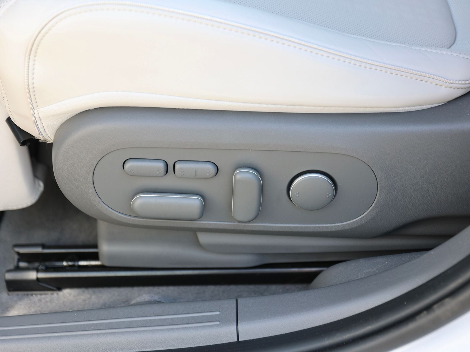 2023 Hyundai IONIQ 5 Limited - Photo 17