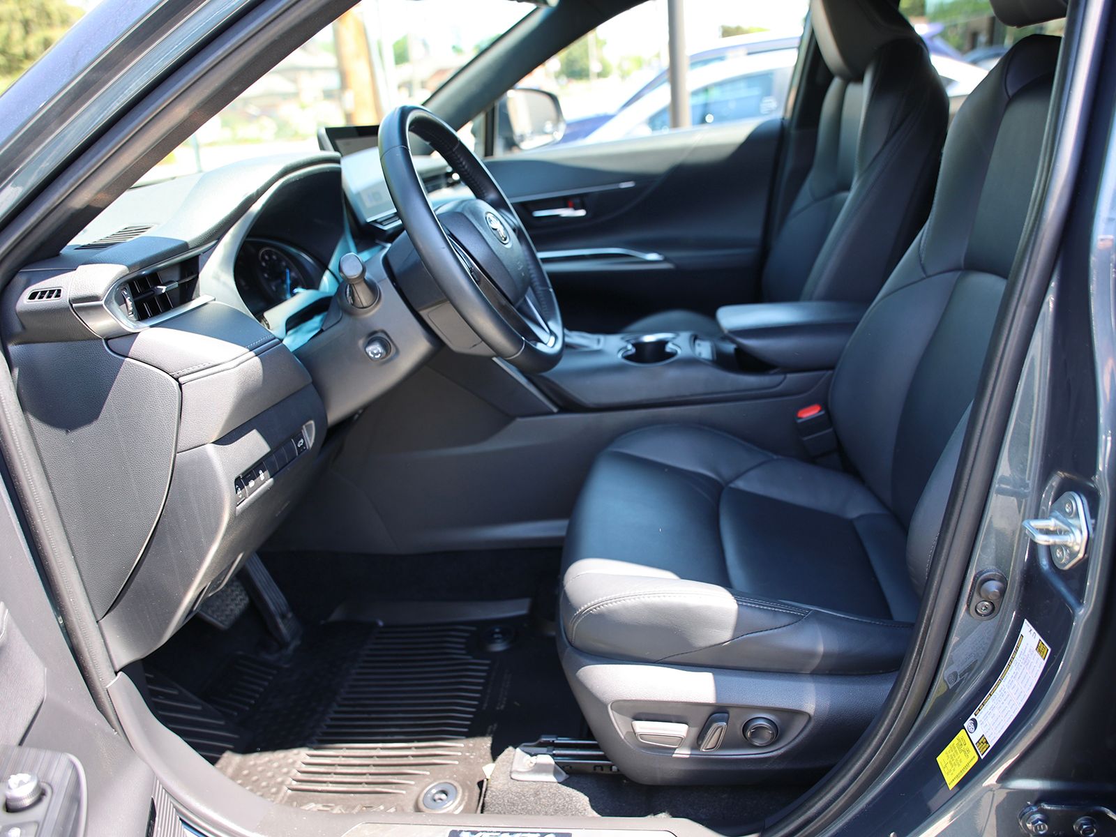 2024 Toyota Venza XLE - Photo 17