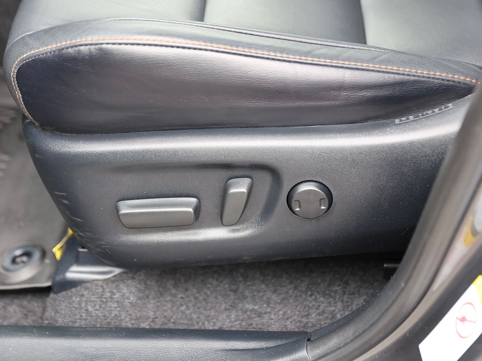 2017 Toyota RAV4 SE - Photo 18