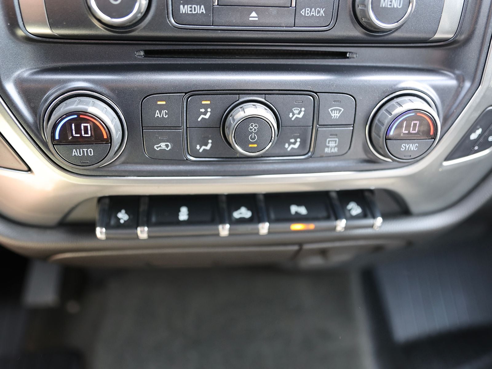 2017 Chevrolet Silverado 1500 LT Z71 - Photo 27