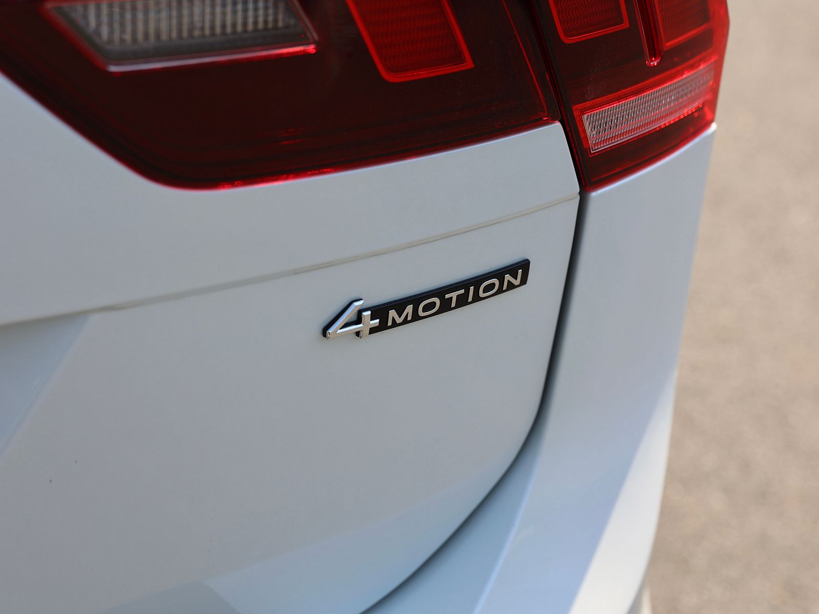 2022 Volkswagen Tiguan SE R-LINE BLACK - Photo 11