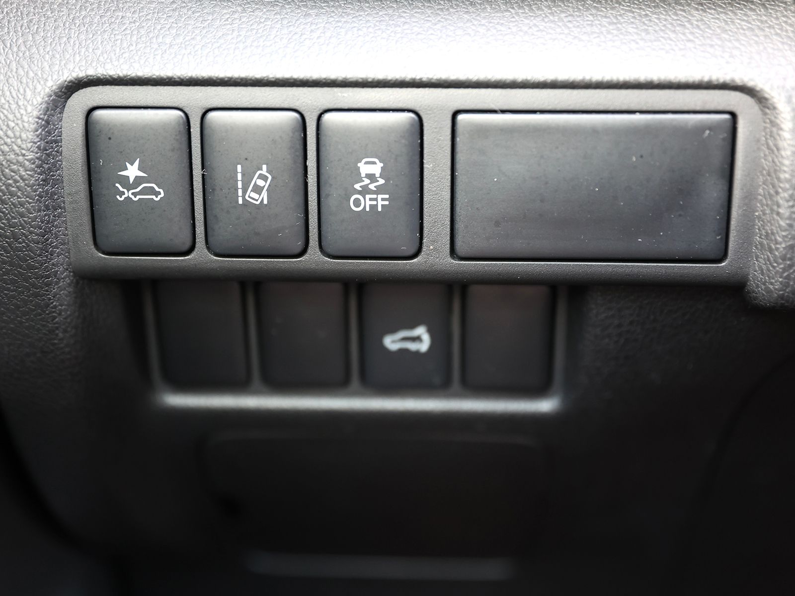 2024 Mitsubishi Eclipse Cross SE - Photo 36