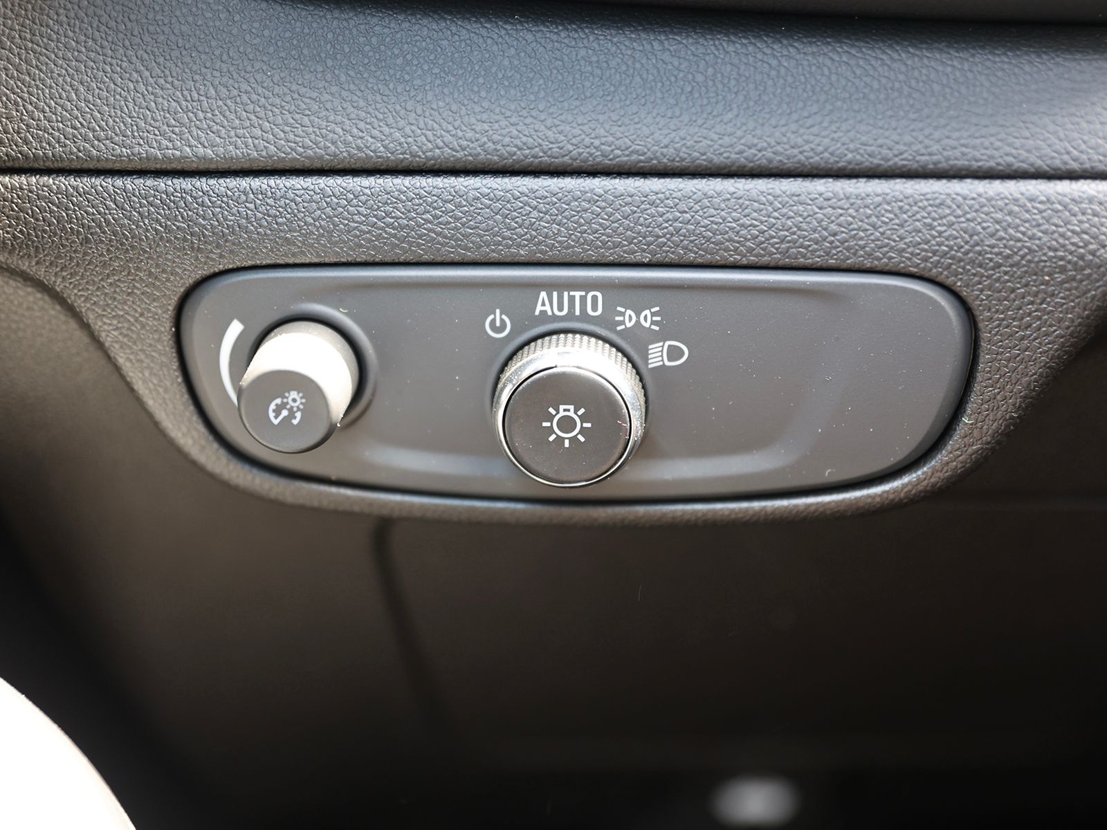 2023 Chevrolet Bolt EUV LT - Photo 32