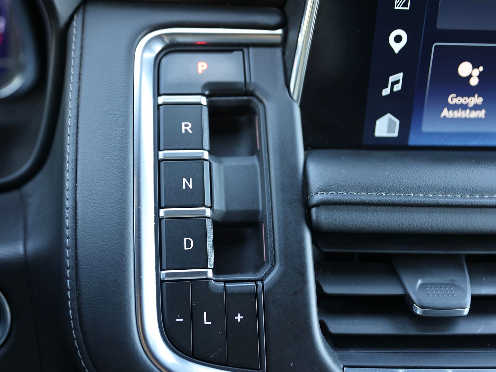 2023 Chevrolet Suburban Z71 - Photo 28