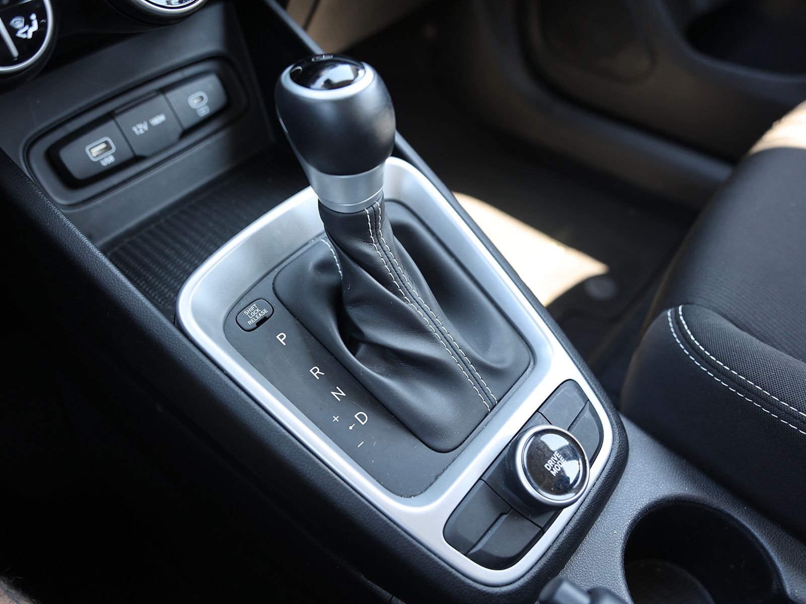 2023 Hyundai Venue SEL - Photo 26