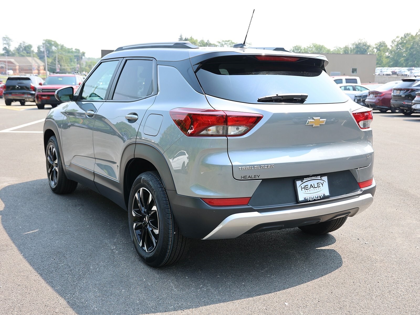 2023 Chevrolet Trailblazer LT photo 2