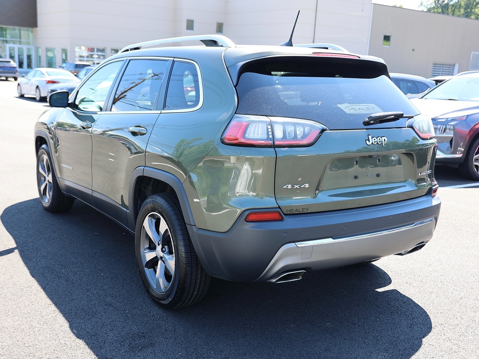 Used 2019 Jeep Cherokee Limited with VIN 1C4PJMDX1KD157445 for sale in Fishkill, NY