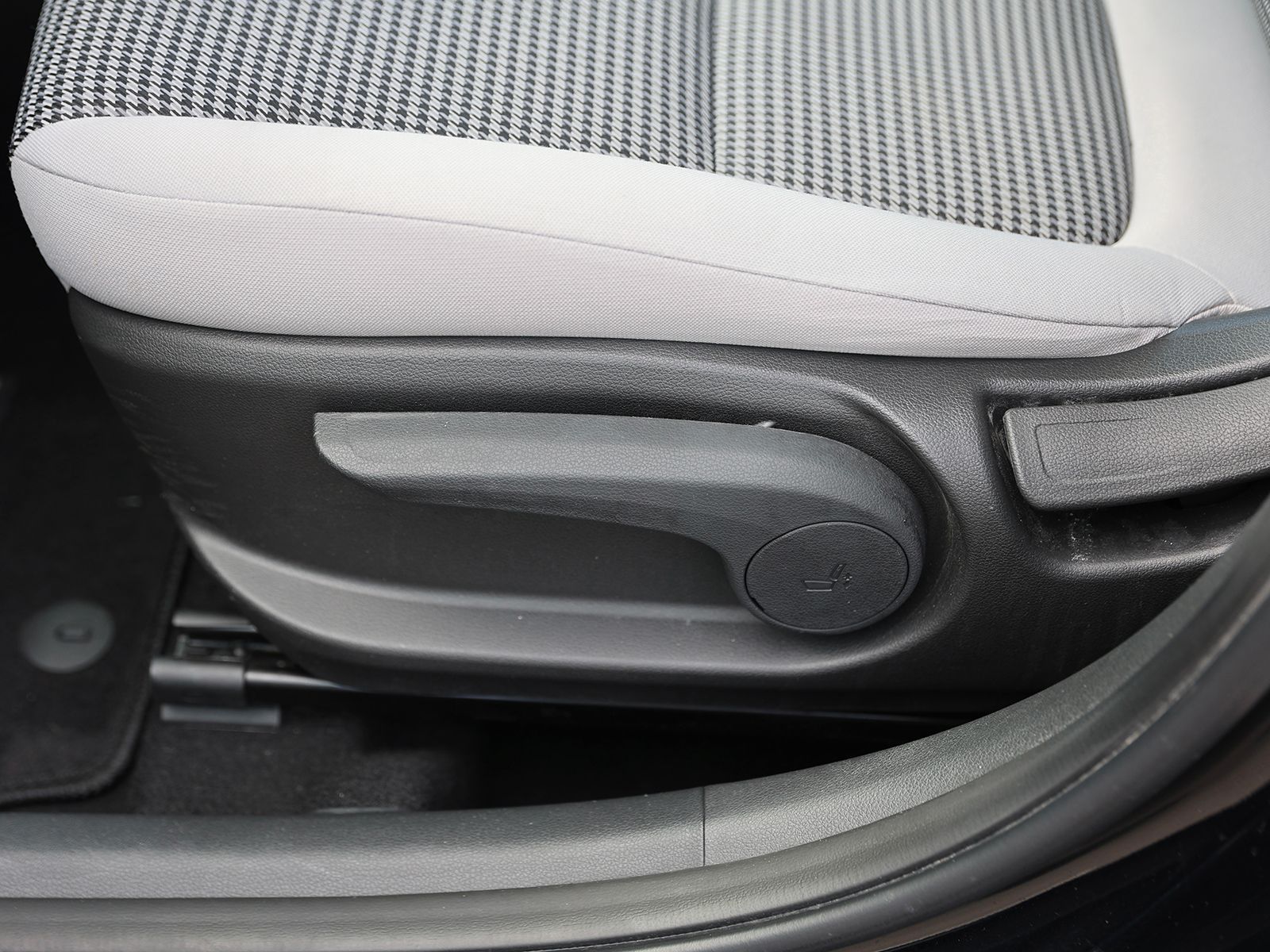 2023 Hyundai Kona SE - Photo 17
