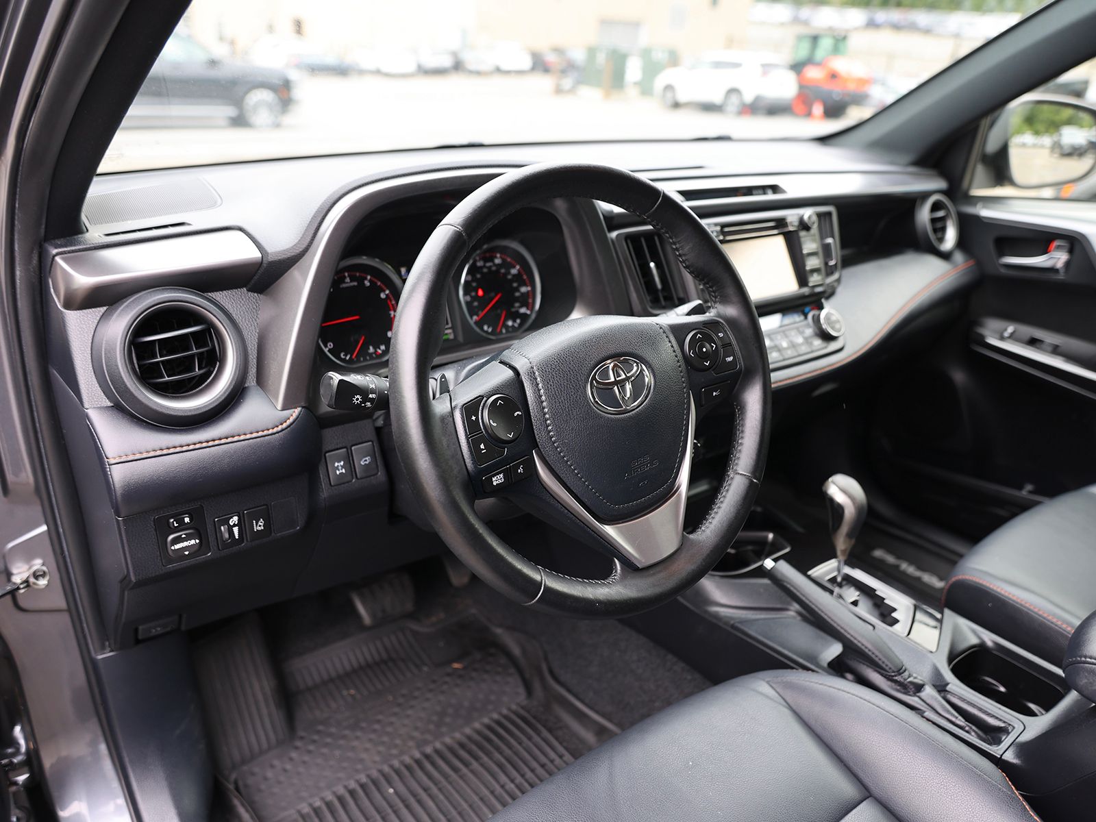 2017 Toyota RAV4 SE - Photo 16