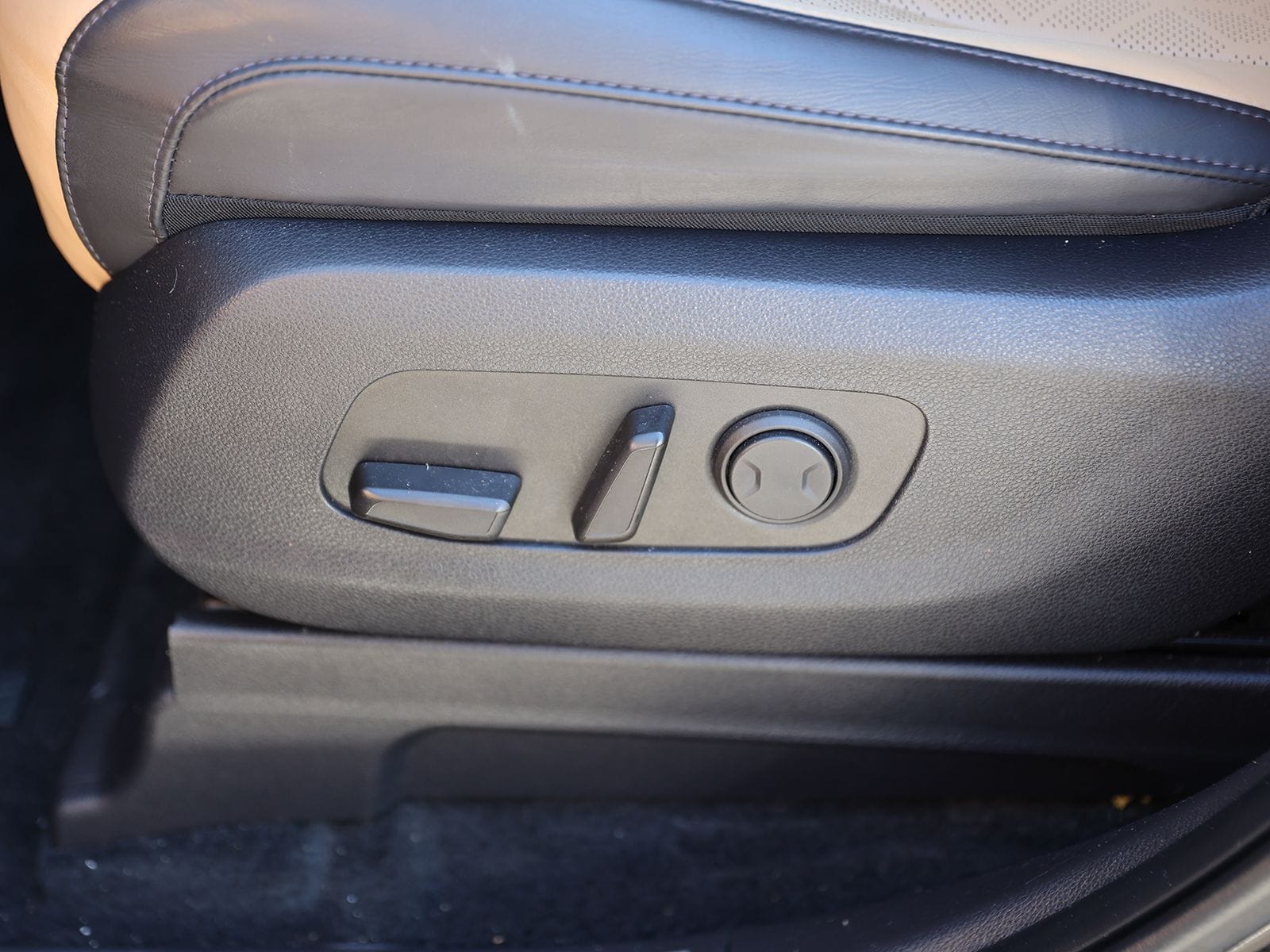 2024 Kia Carnival LX Seat Pkg - Photo 17