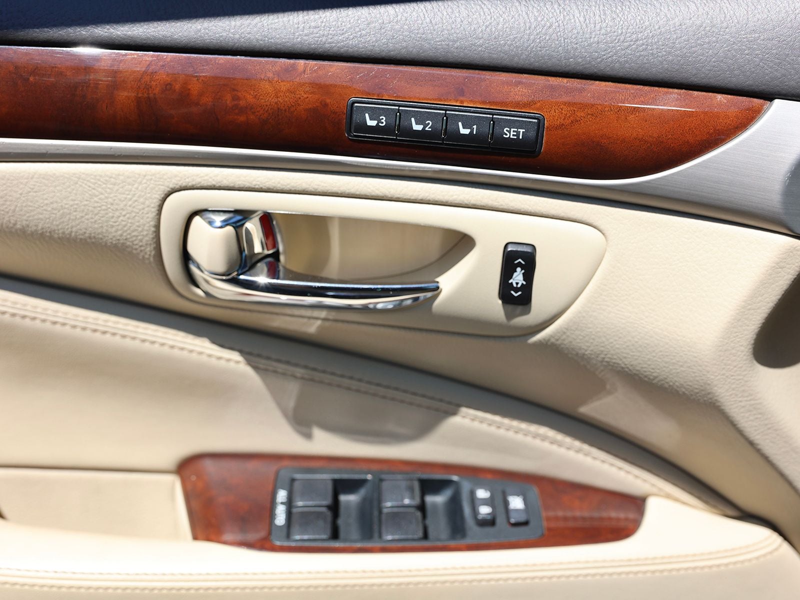 2013 Lexus LS Base - Photo 38