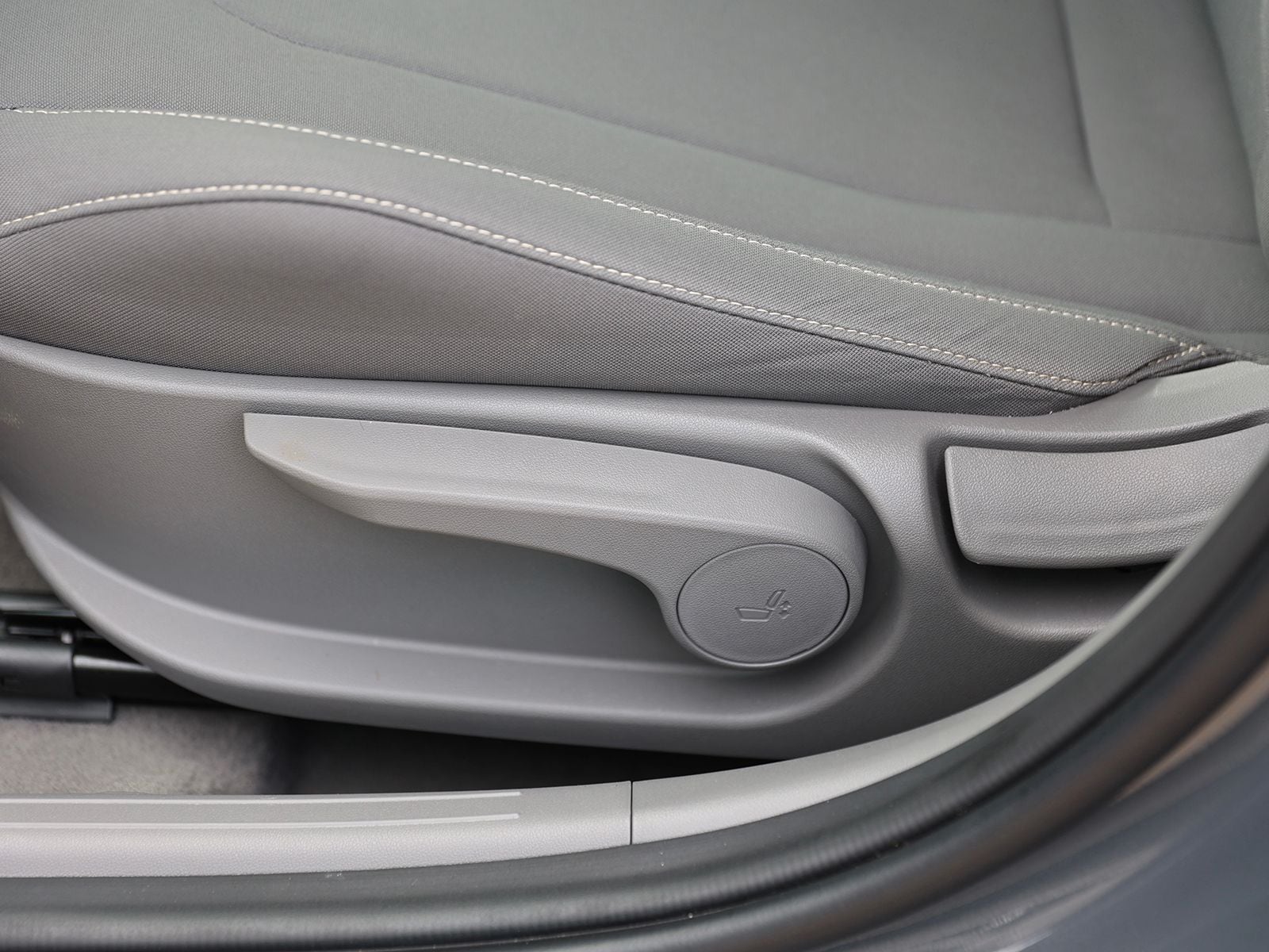 2025 Hyundai Elantra SEL - Photo 15
