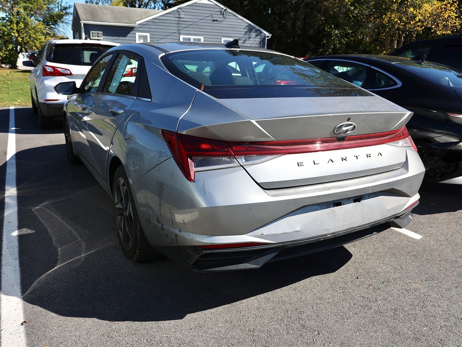 2022 Hyundai Elantra SEL photo 2