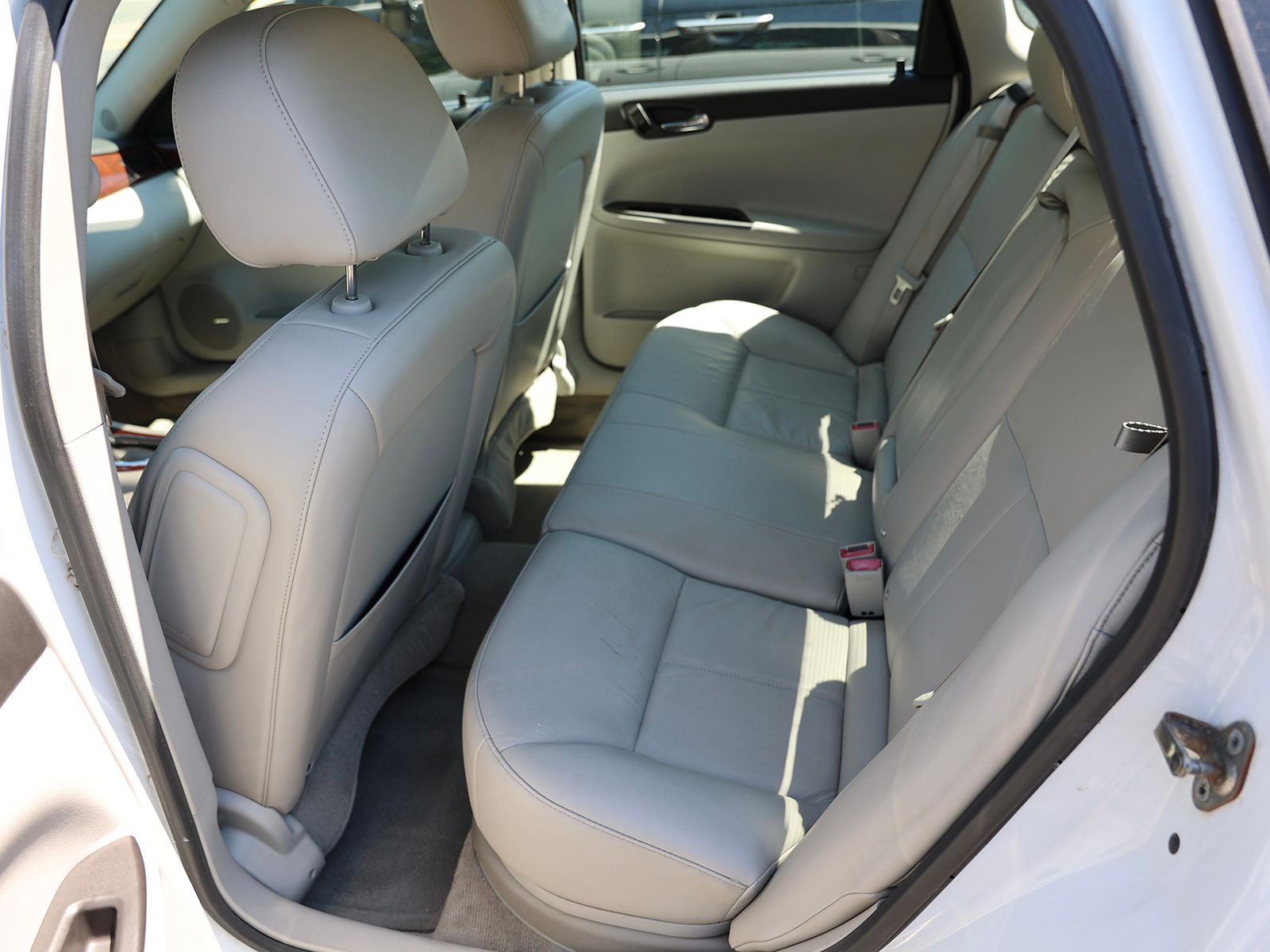 2010 Chevrolet Impala LT - Photo 19