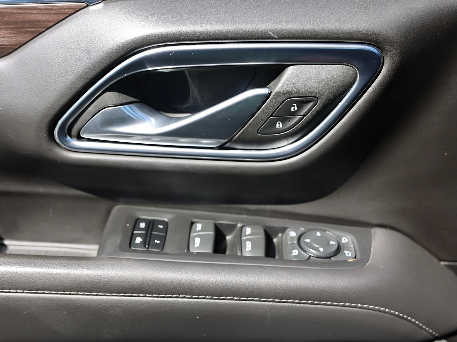 2023 Chevrolet Suburban Z71 - Photo 37