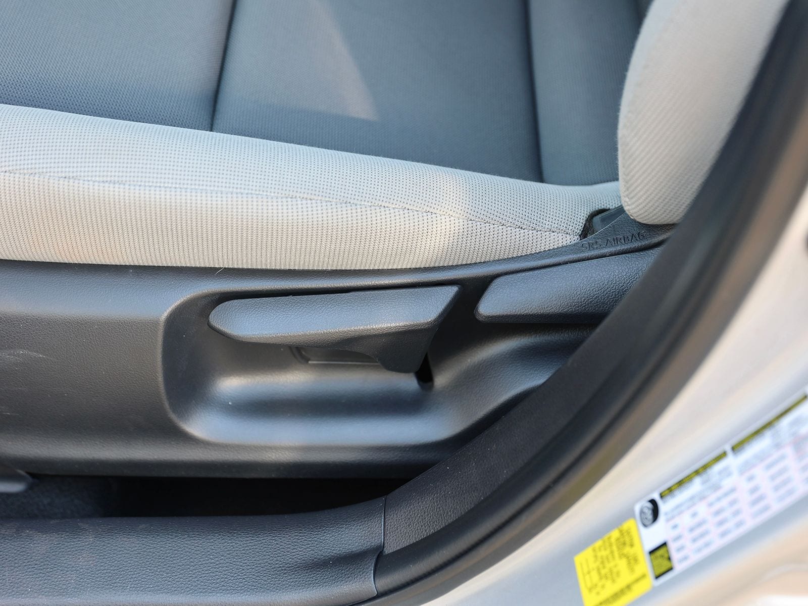2023 Toyota Corolla LE - Photo 17