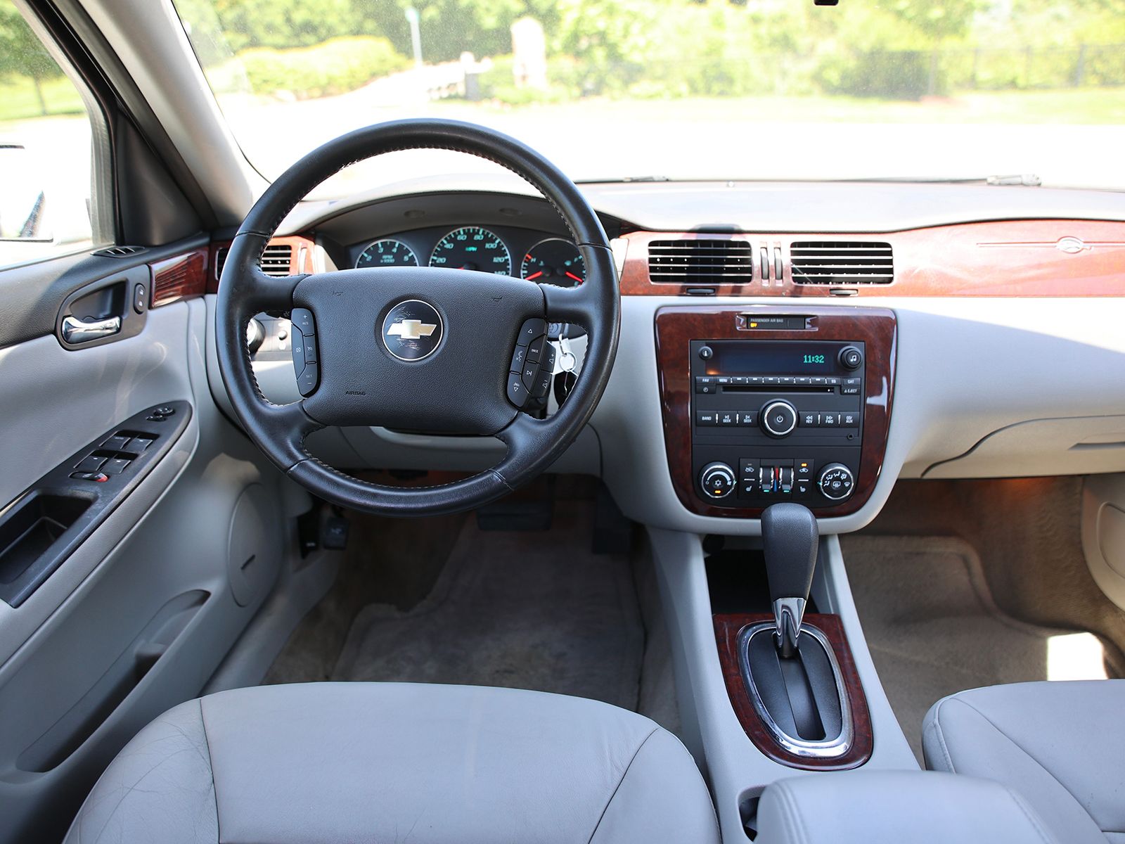 2010 Chevrolet Impala LT - Photo 13