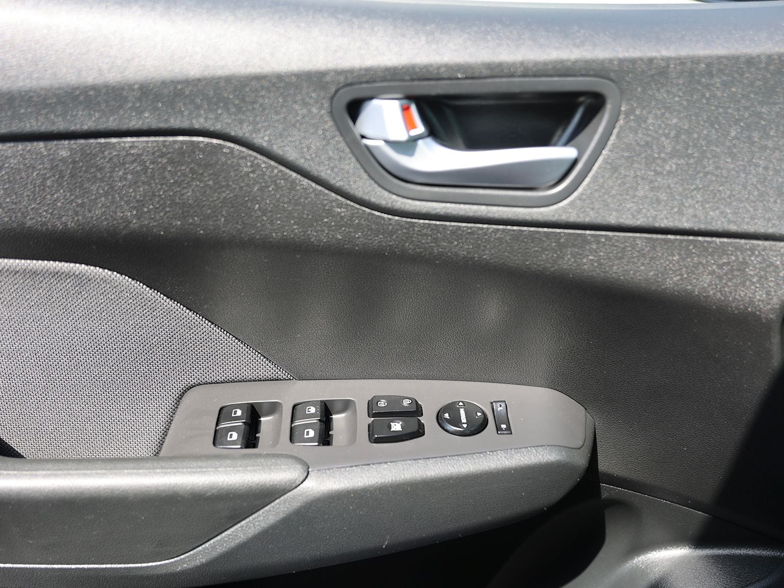 2018 Hyundai Accent Limited - Photo 31